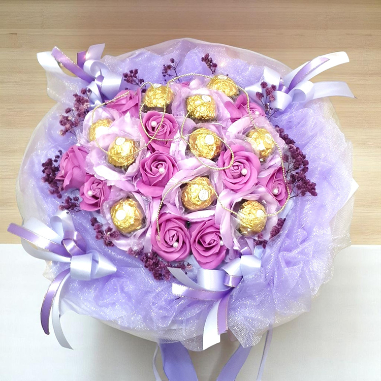 粉色珍珠香皂花金莎花束,可當新娘捧花soapflower-Ferrero-Rocher-chocolate-bouquet
