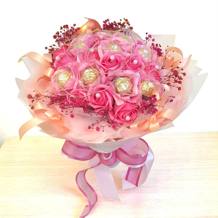 粉色珍珠香皂花金莎花束,可當新娘捧花soapflower-Ferrero-Rocher-chocolate-bouquet