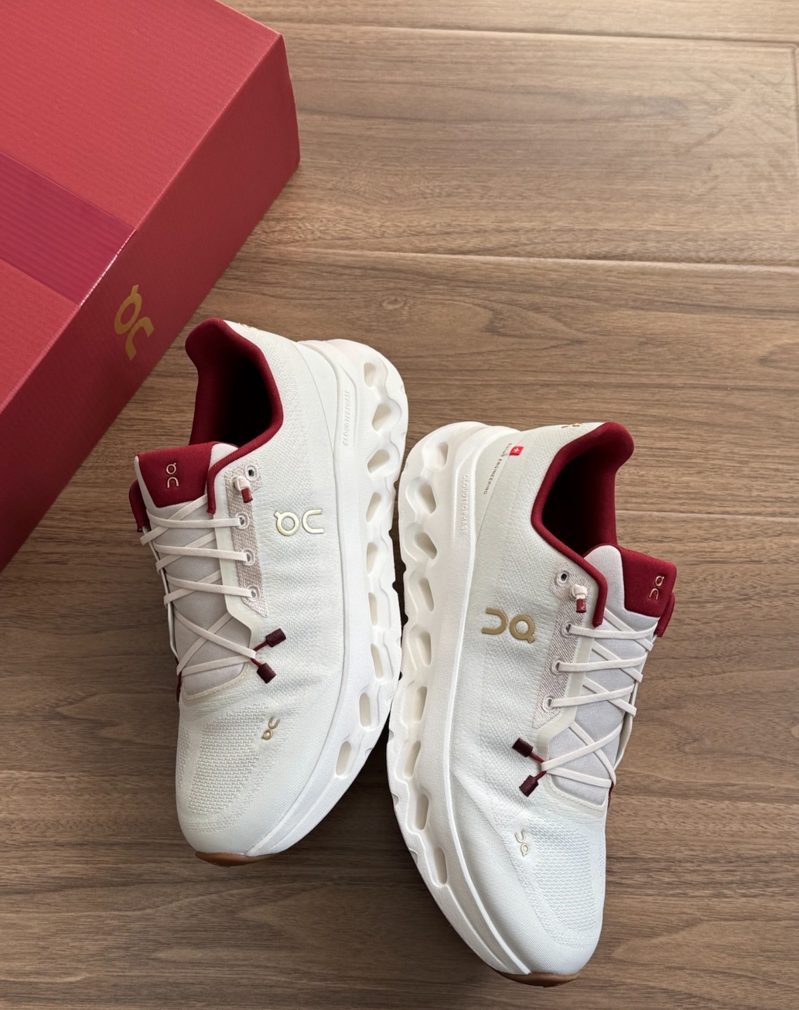 On昂跑 Cloudtilt 蛇年限定 象牙白 男款