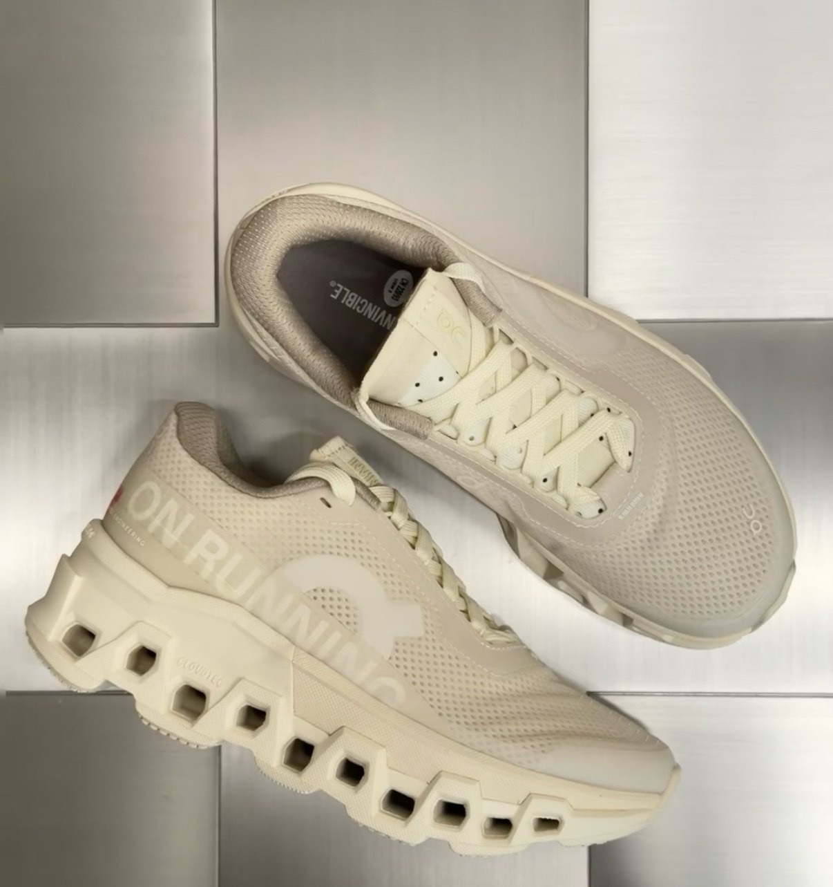 INVINCIBLE x On昂跑 Cloudmonster 2 男款 象牙白