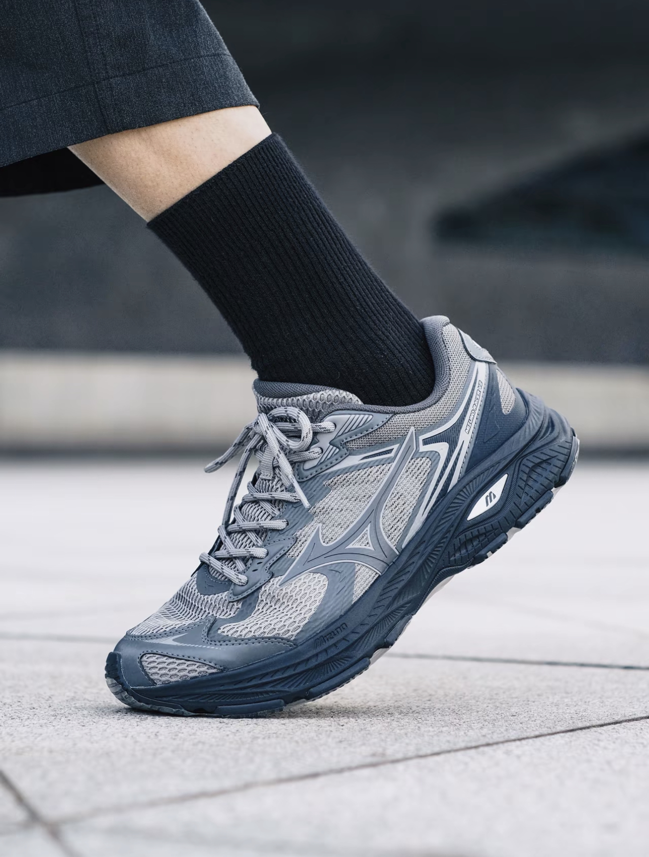 MIZUNO Racer V2 GREY BLACK 黑灰 D1GH250603