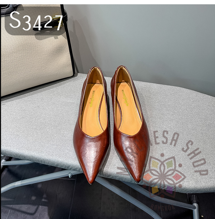 S3427 - 軟羊皮鉚釘尖頭低踭鞋