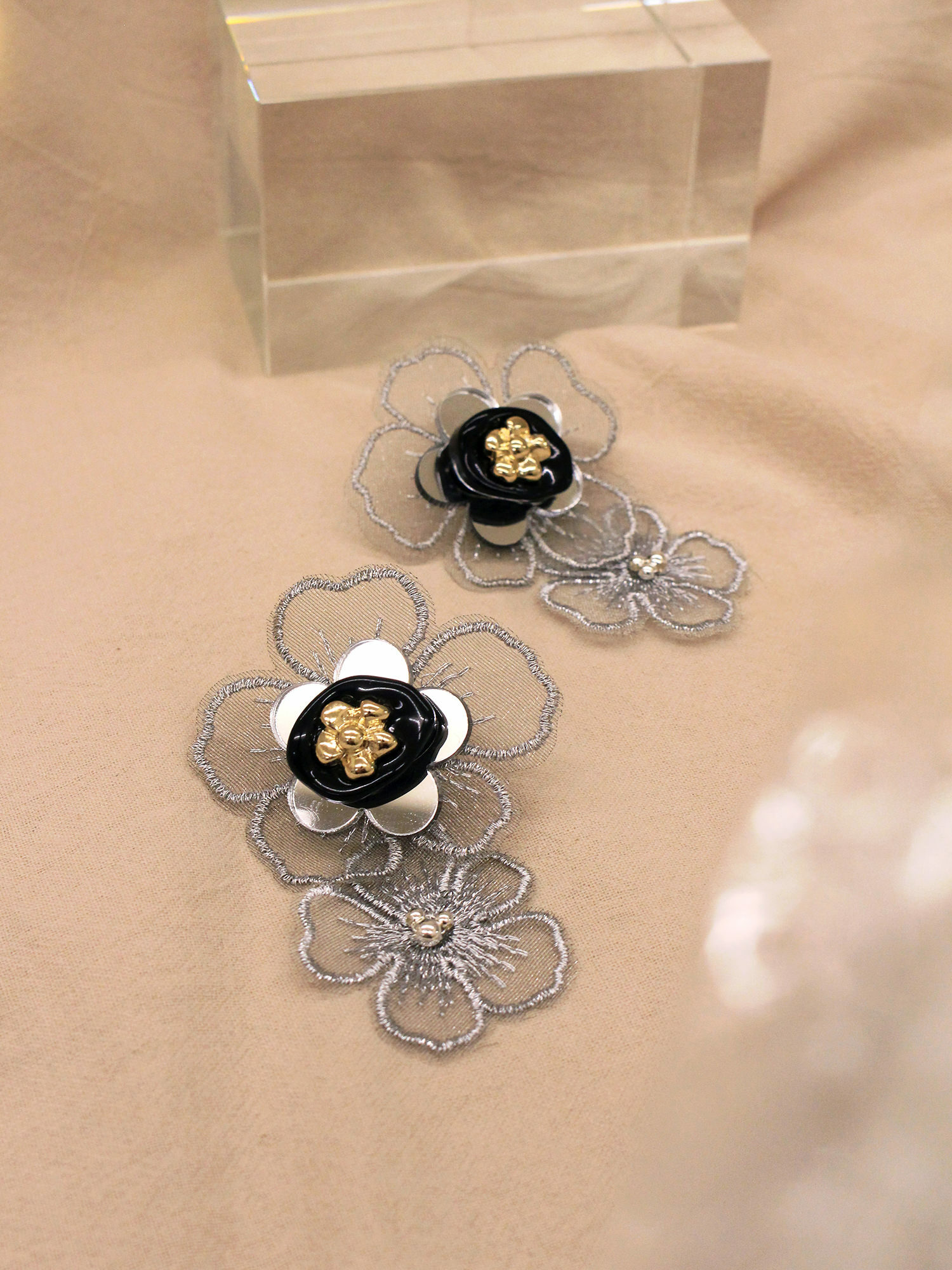 開香檳慶祝。(2way)MUCHAT手作透紗金花純銀針耳環