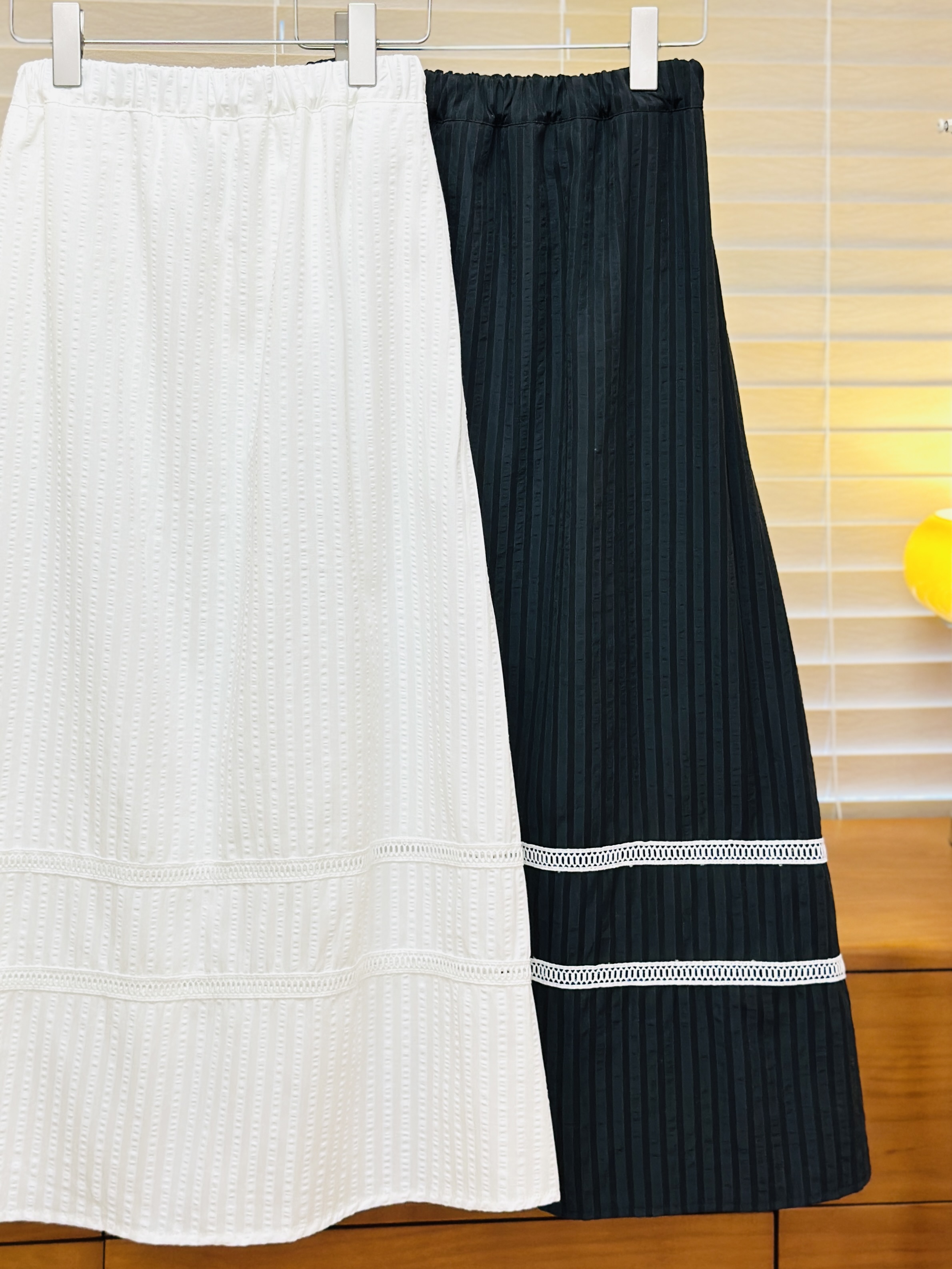 兩色 / 泡泡棉直間蕾絲半身裙 / Seersucker Striped Lace Skirt