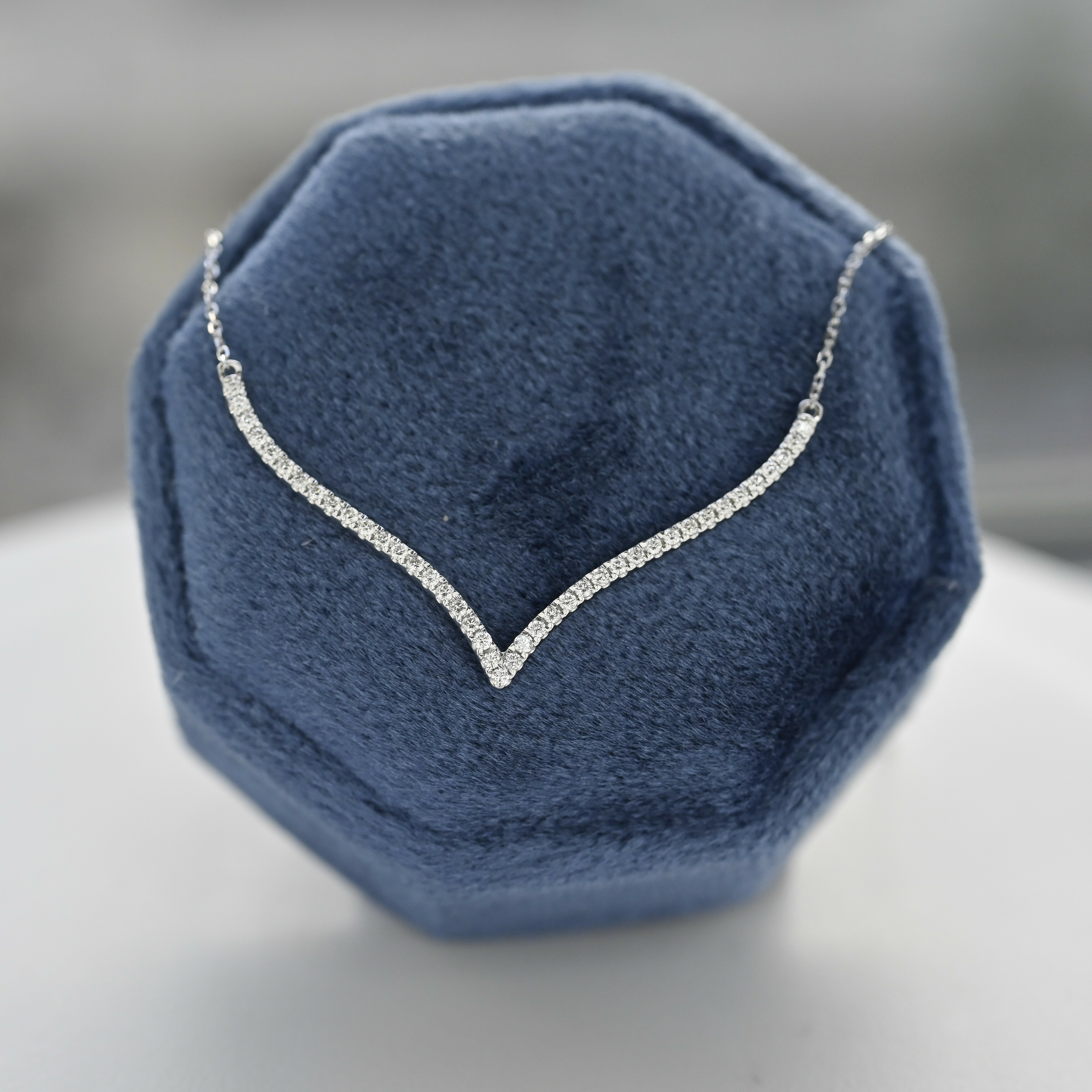 18k Big V  Diamond necklace
