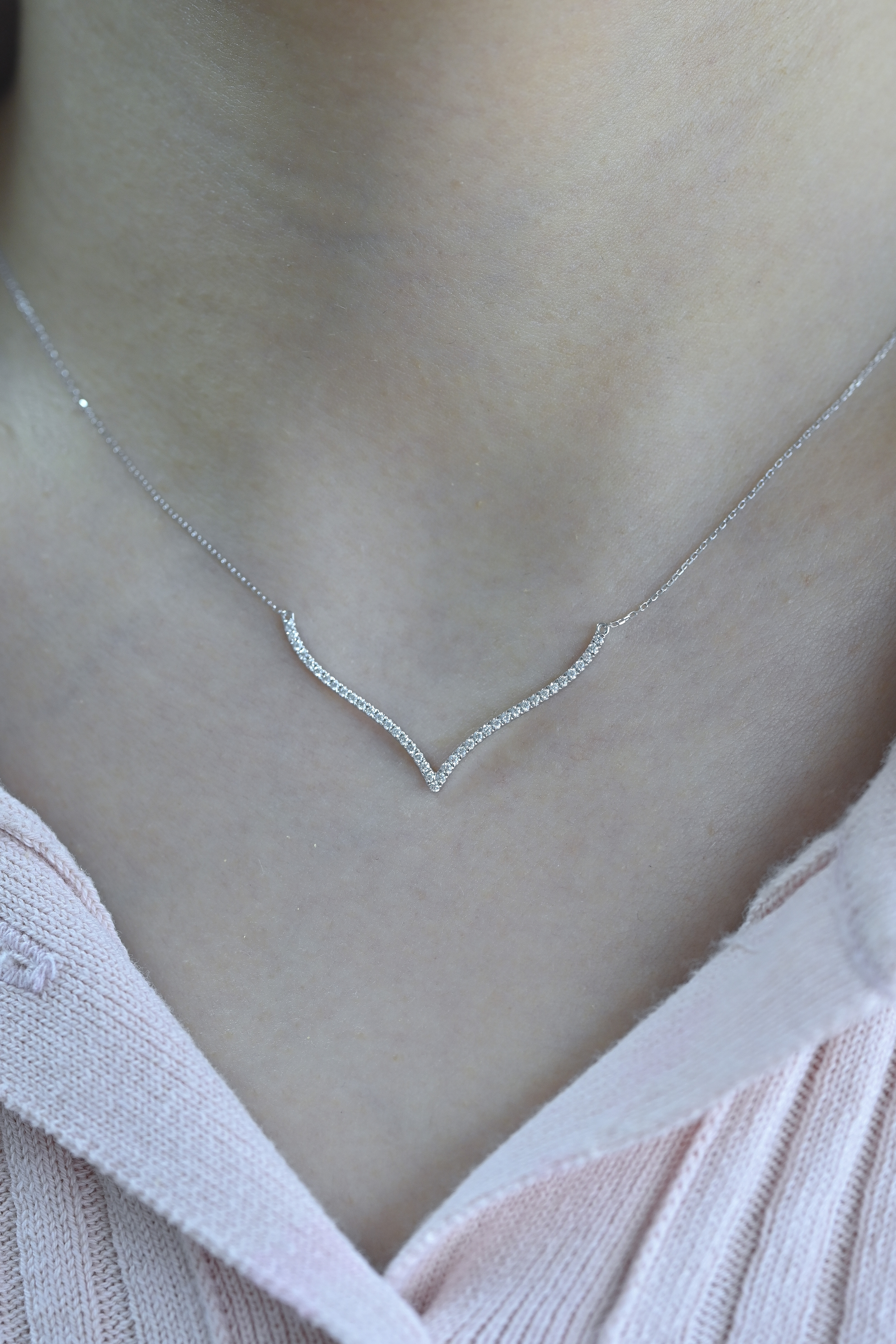 18k Big V  Diamond necklace