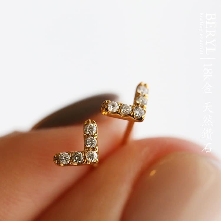 18k金滿鑽小V耳環