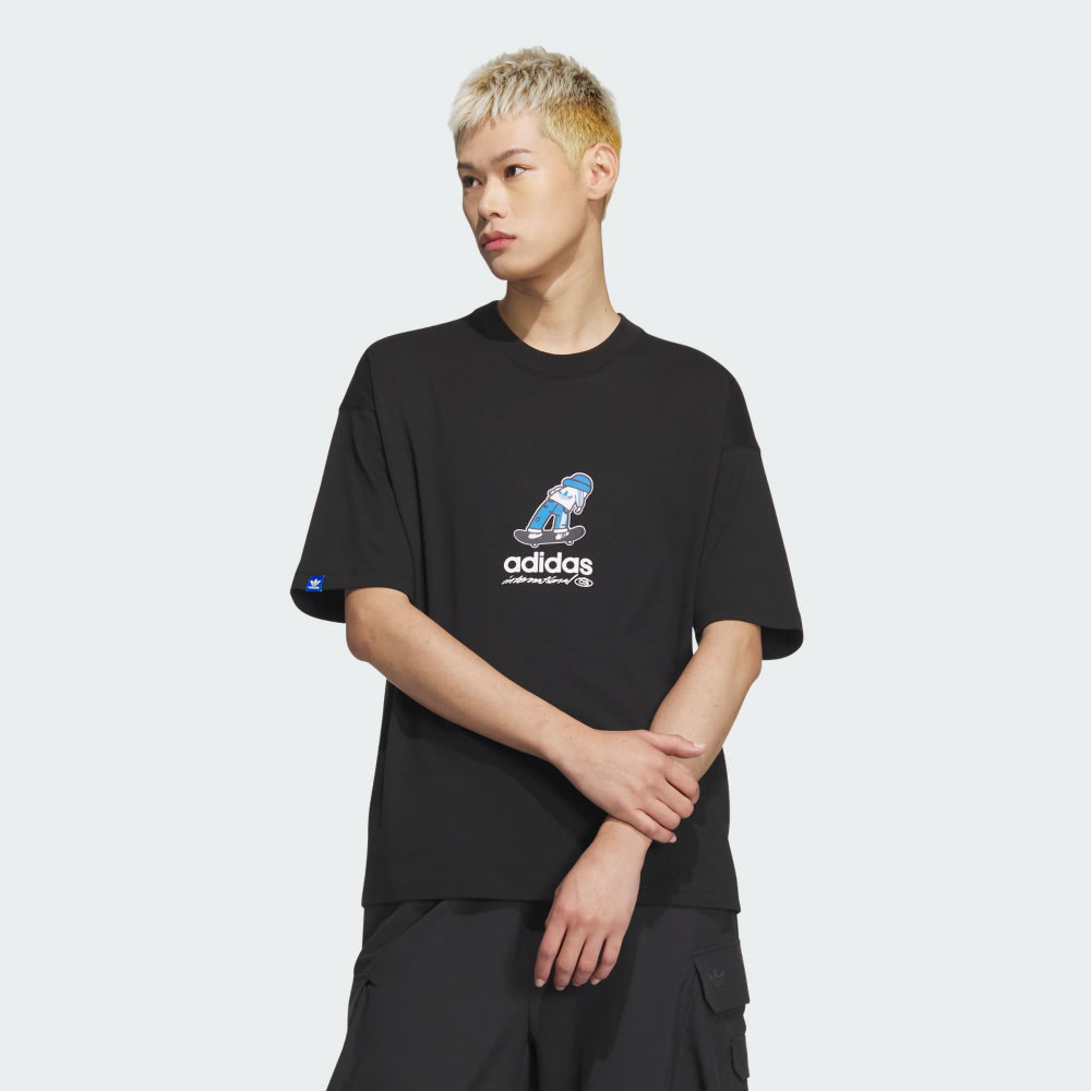 【 adidas CS TEE SS M 滑板塗鴉短TEE - 黑 】