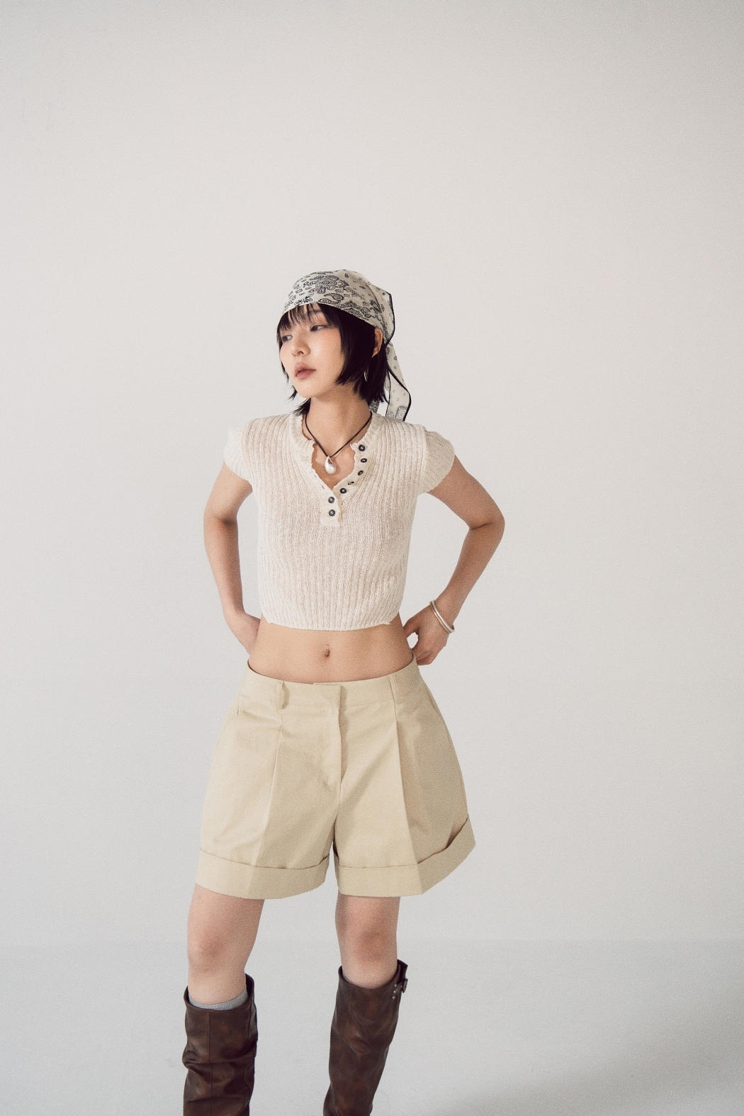 【瑕疵】高腰打褶卡其短褲