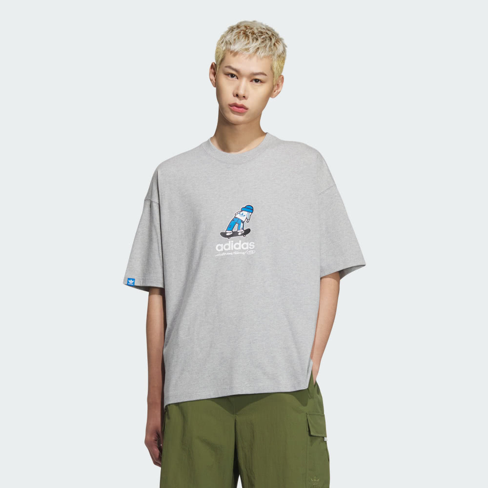 【 adidas CS TEE SS M 滑板塗鴉短TEE - 灰 】