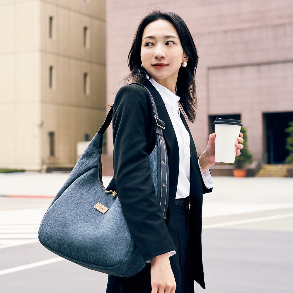 Denim 彎月單肩包-深丹寧藍