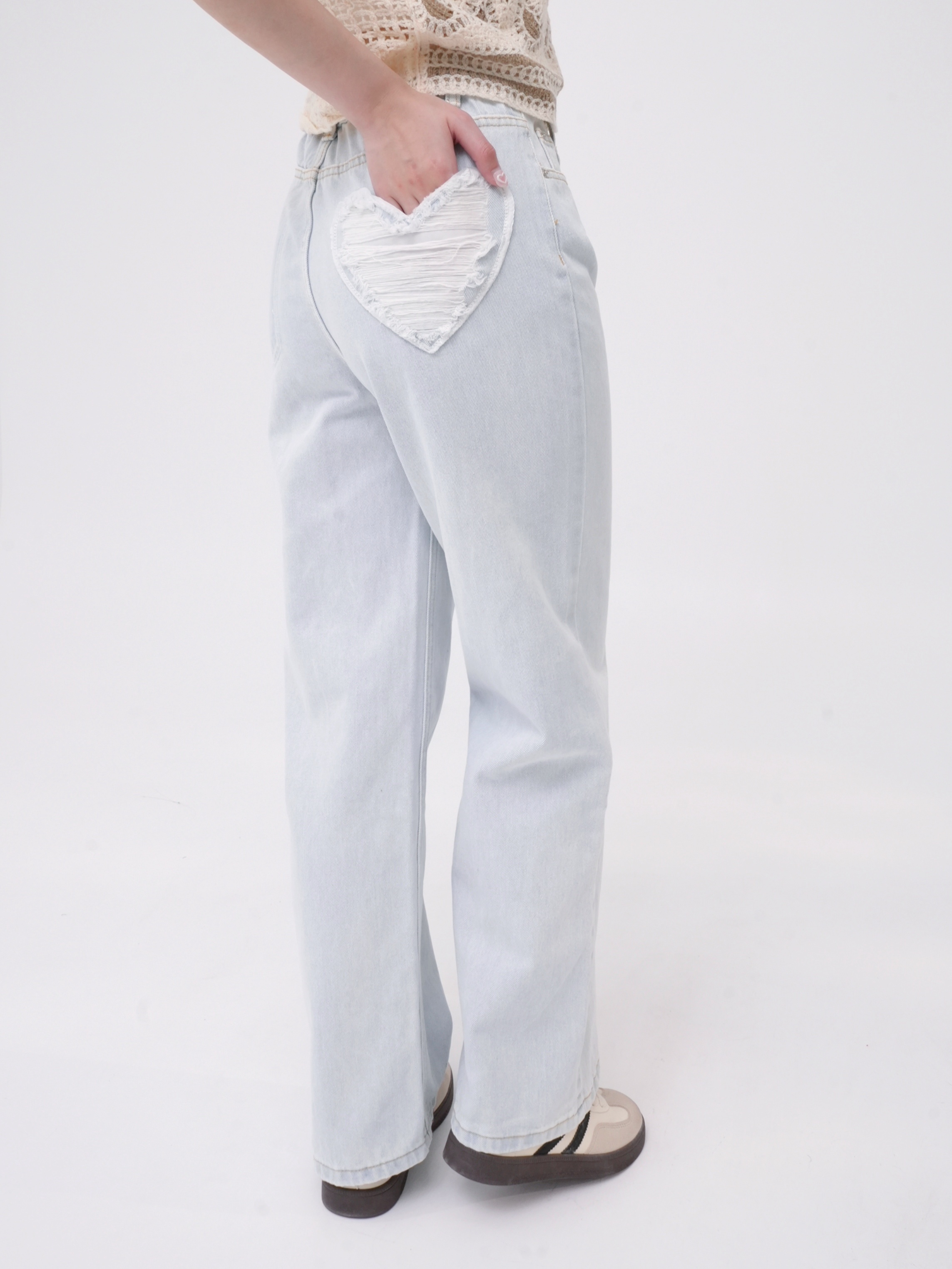 法朵Fado shop｜ 後愛心刷破牛仔褲 S~XL  2543013 淺藍