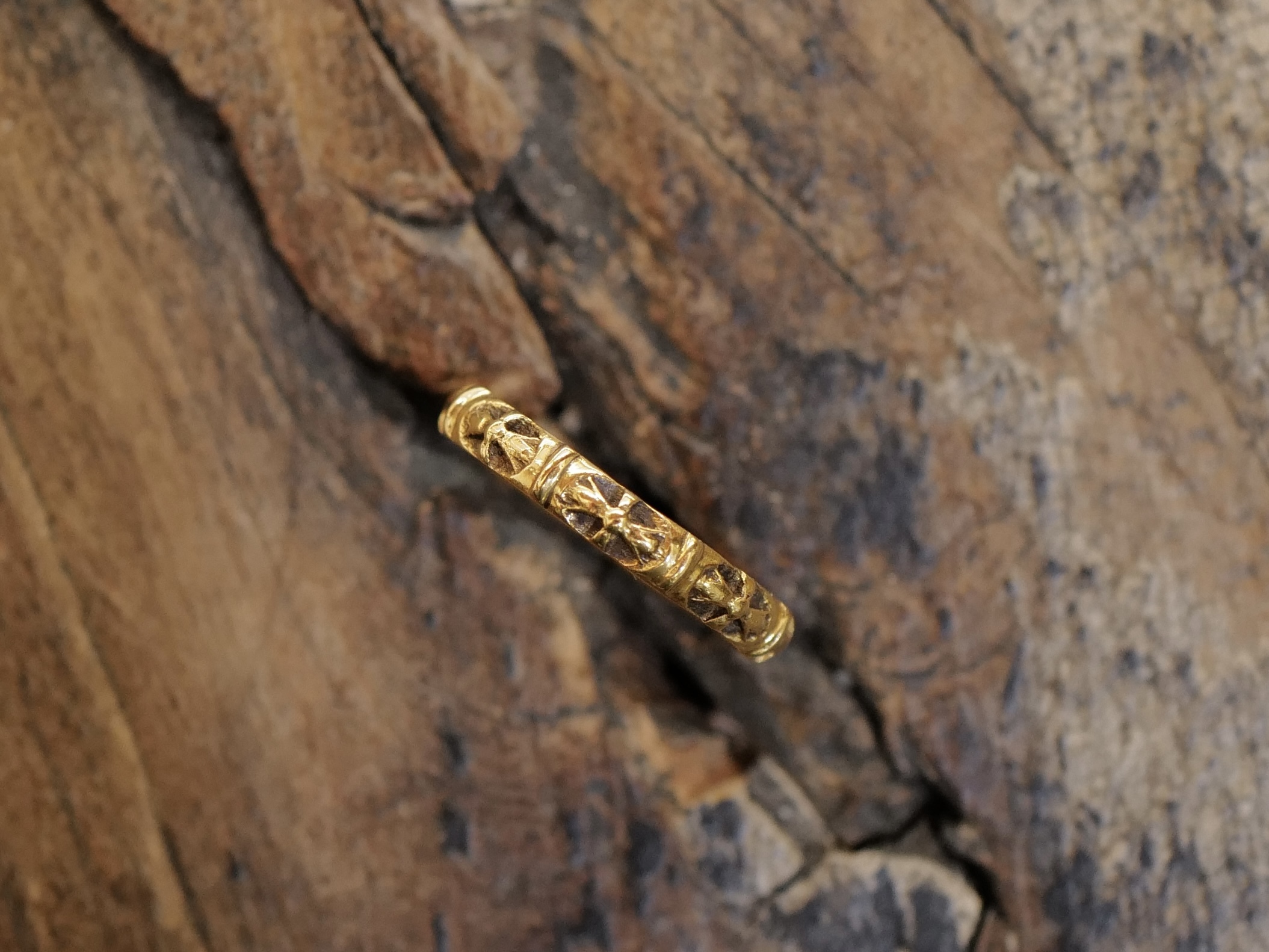 18k Yg small cross ring( one off)