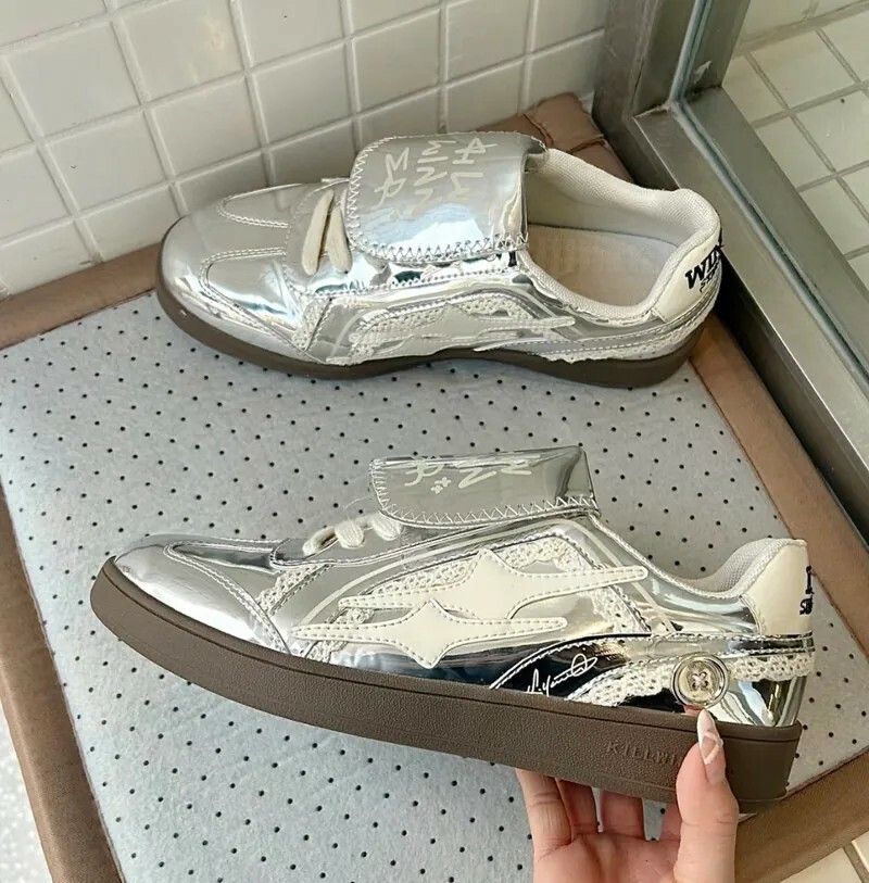 KTQ STORE ‧ 預購 Killwinner 鏡面銀 德訓鞋 銀色 膠底 芭蕾風 蕾絲銀 KWDX2311053