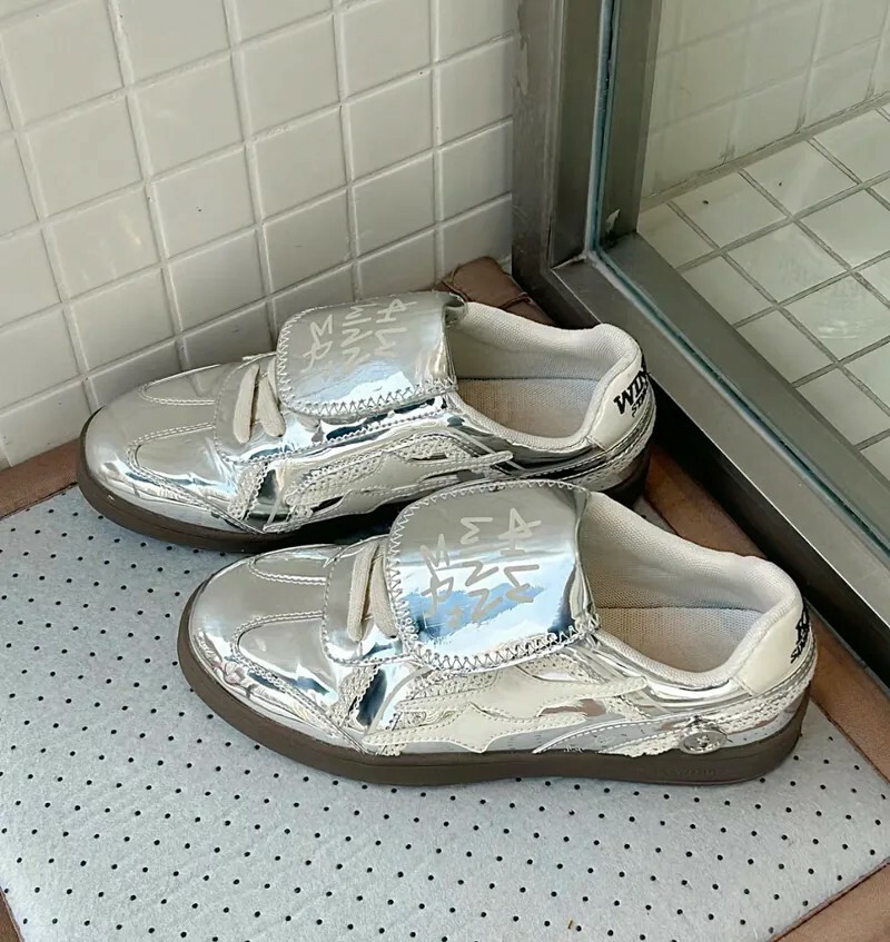 KTQ STORE ‧ 預購 Killwinner 鏡面銀 德訓鞋 銀色 膠底 芭蕾風 蕾絲銀 KWDX2311053