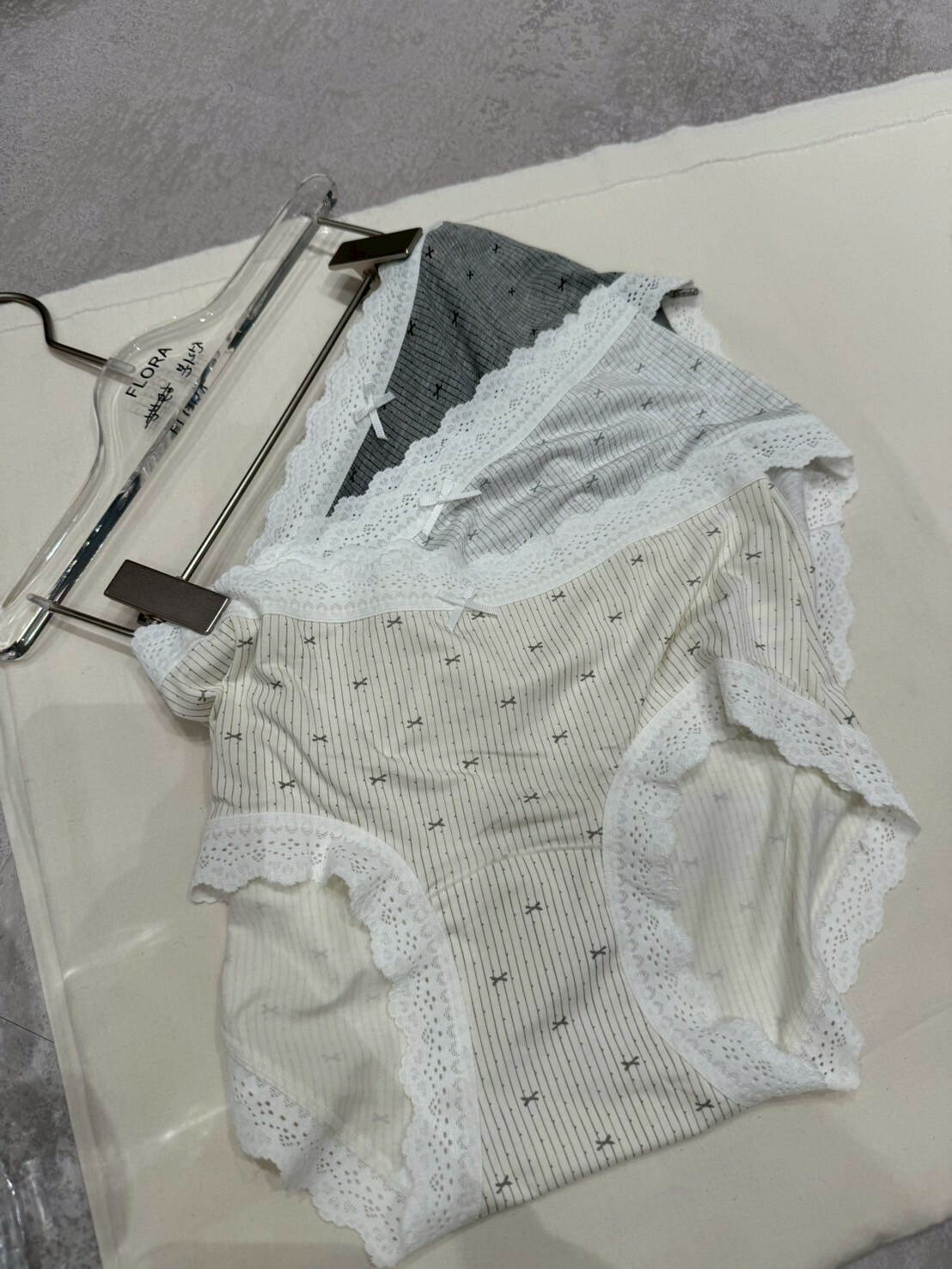 FL4266 可愛蝴蝶花紋蕾絲內褲 (一套3條)