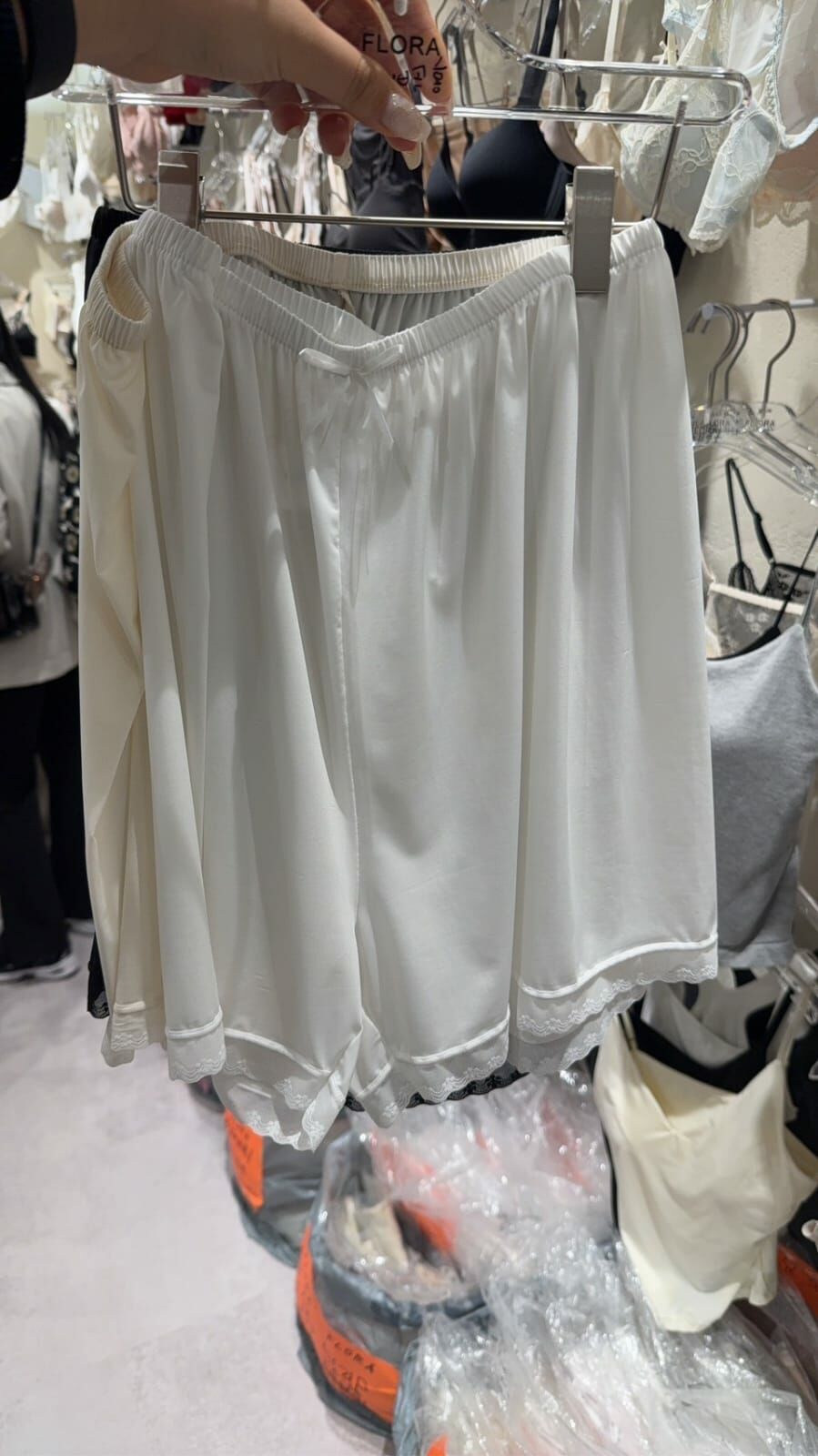 FL4250 蕾絲包邊絲滑打底褲