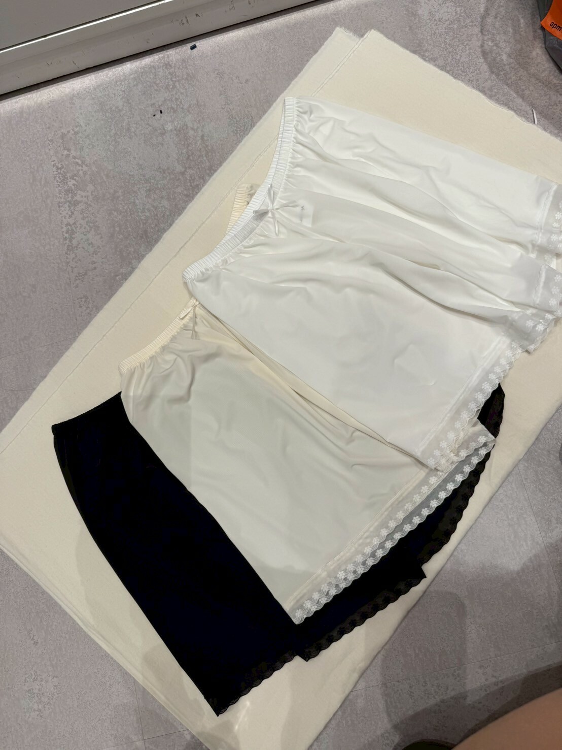 FL4250 蕾絲包邊絲滑打底褲
