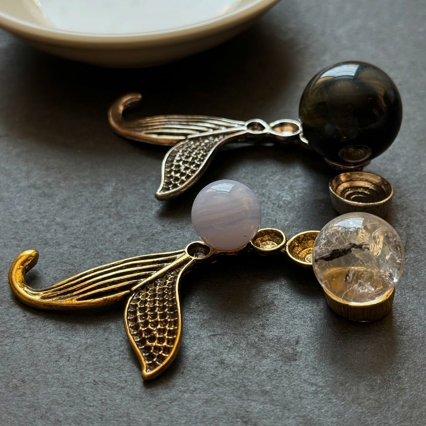 [原石] 水晶球座 人魚尾巴造型