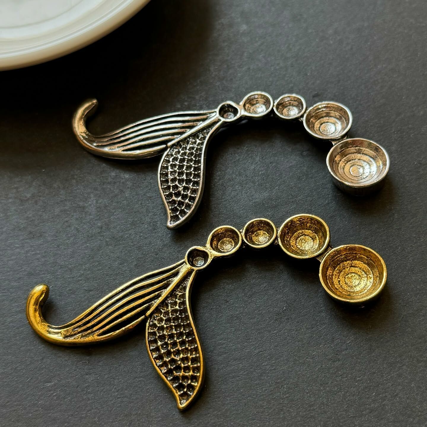 [原石] 水晶球座 人魚尾巴造型