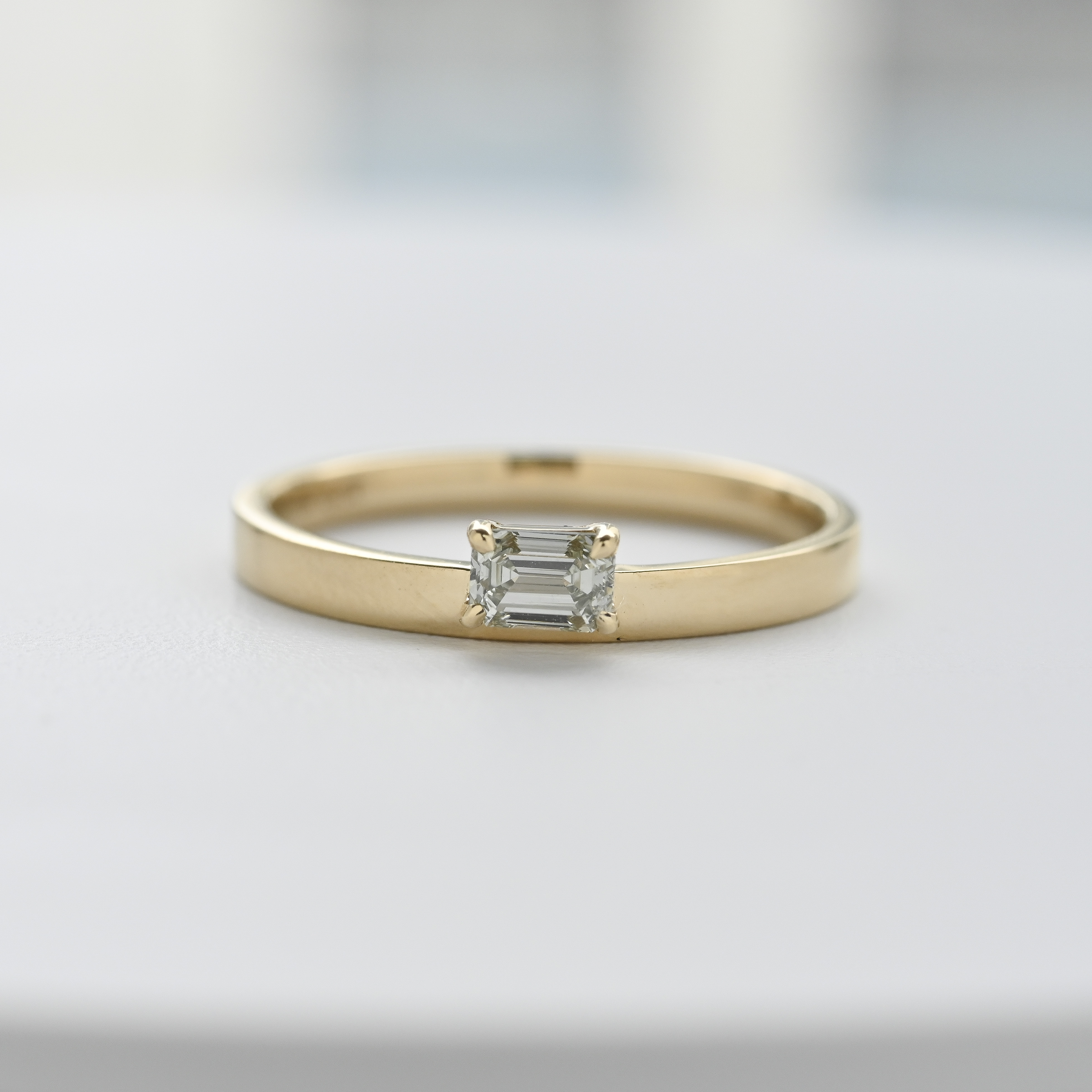 18K Color Diamond Ring