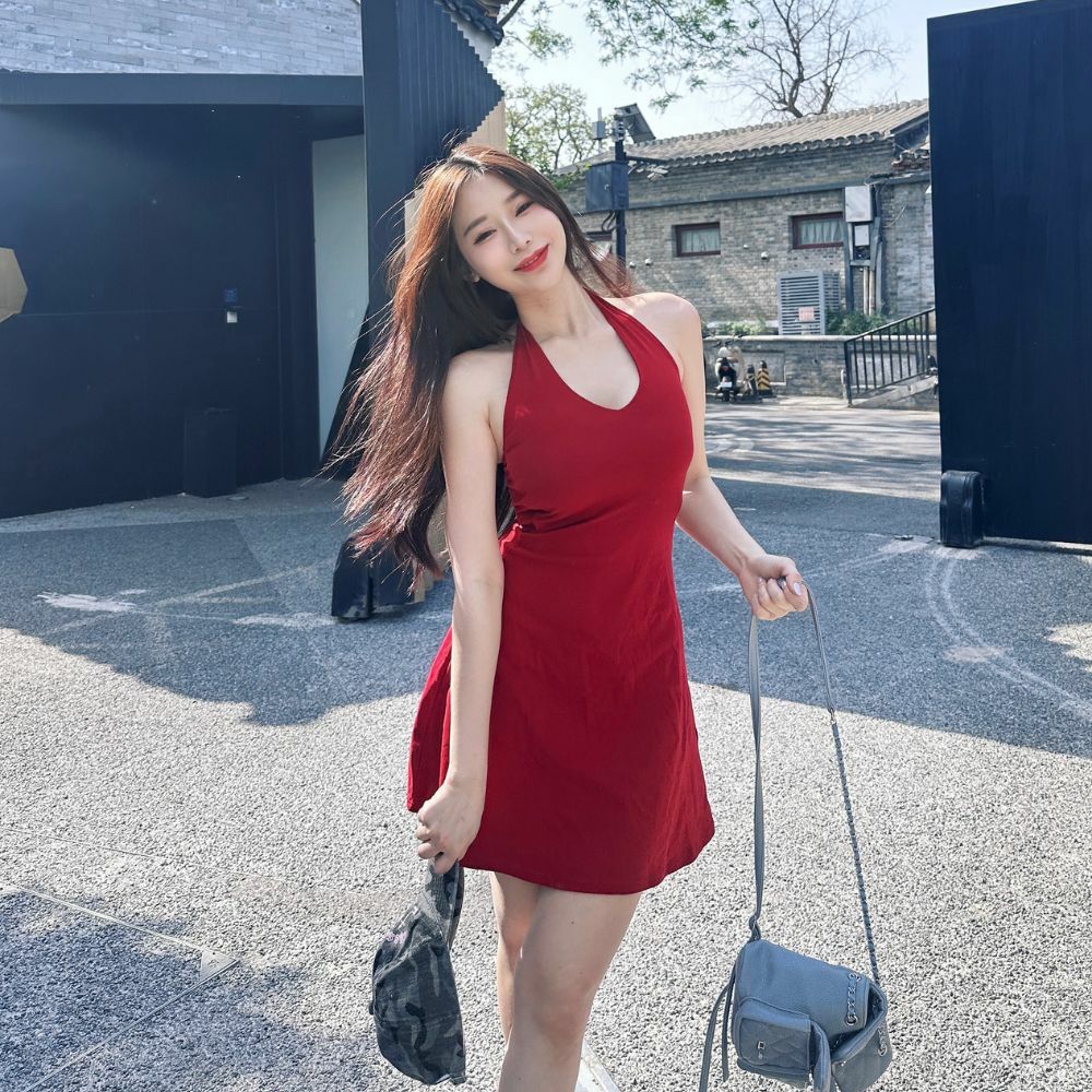 【DOMISS自訂】顯瘦濾鏡! 掛脖美背帶胸墊無袖洋裝-4色 背心裙(現貨)