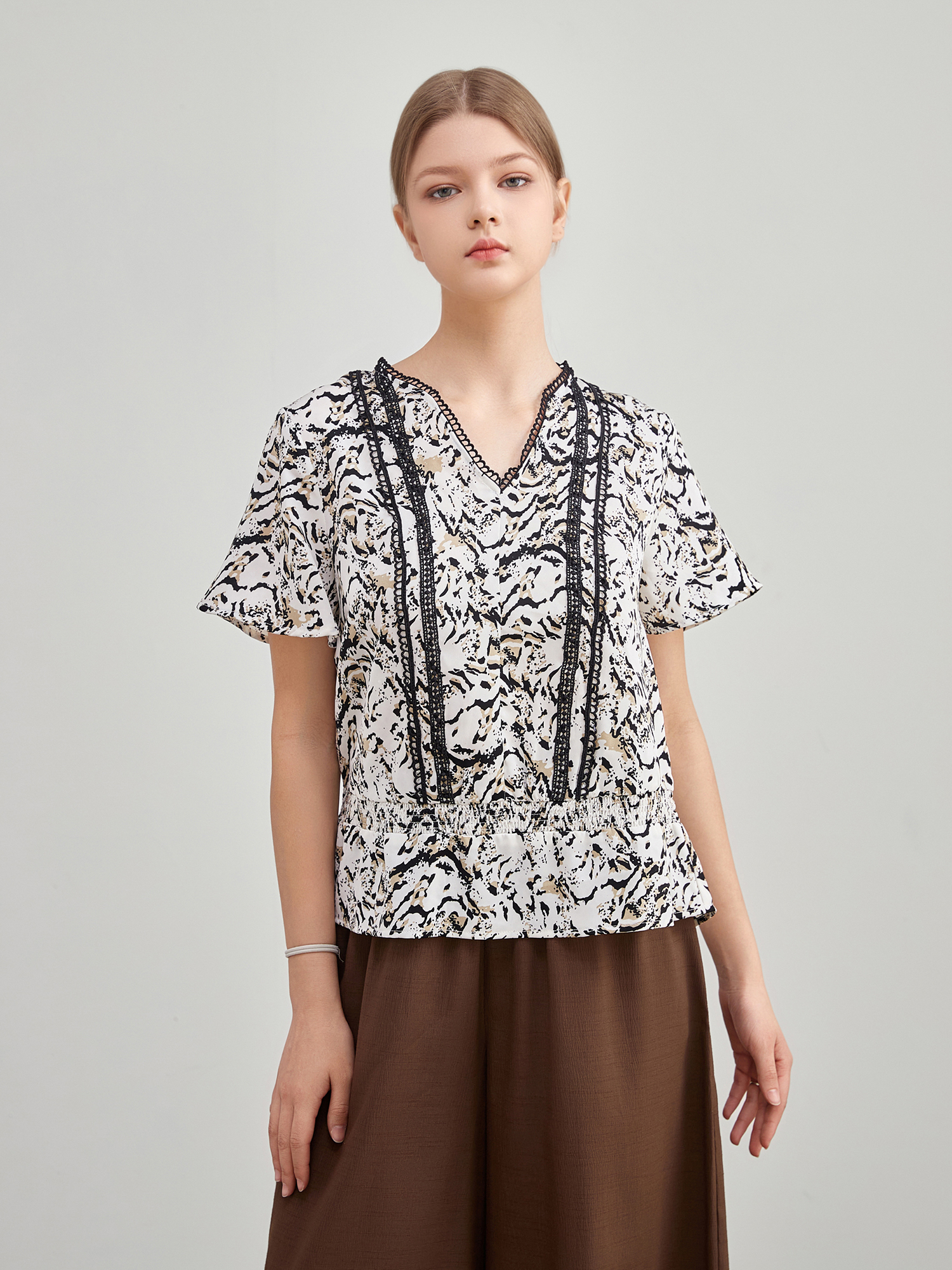 mi-tu 印花V領上衣