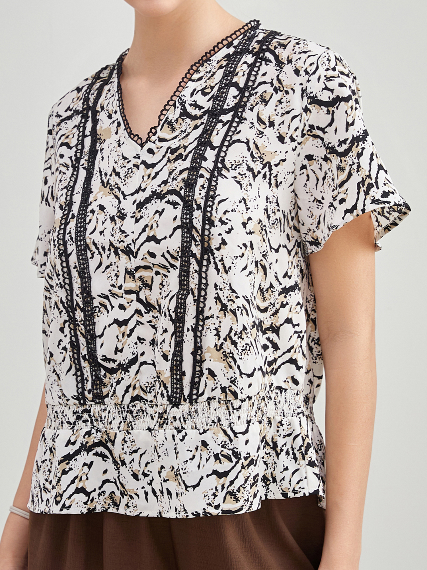 mi-tu 印花V領上衣