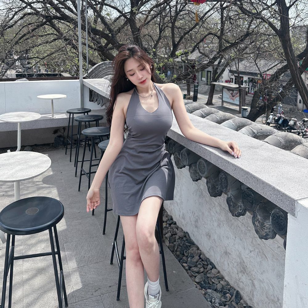 【DOMISS自訂】顯瘦濾鏡! 掛脖美背帶胸墊無袖洋裝-4色 背心裙(現貨)