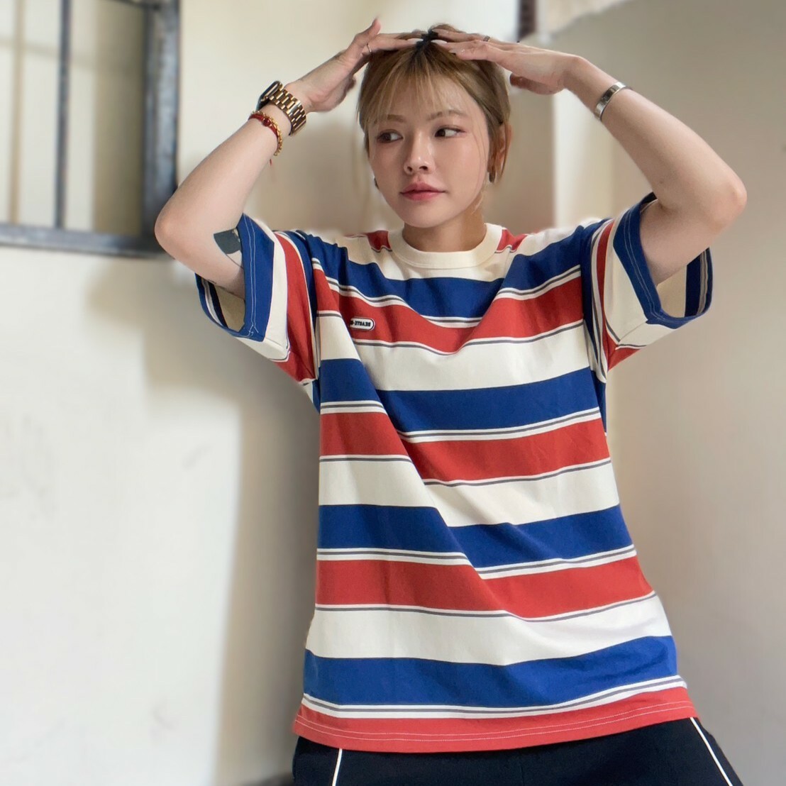 寬條紋印花短T 紅藍 J1627