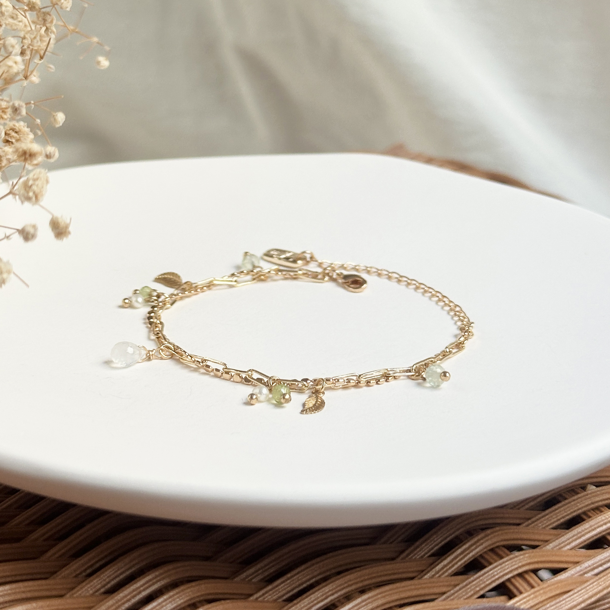 生日花 • 捌月拾伍 • 葡萄葉鐵線蓮 – 月光葡萄石 – 手鍊