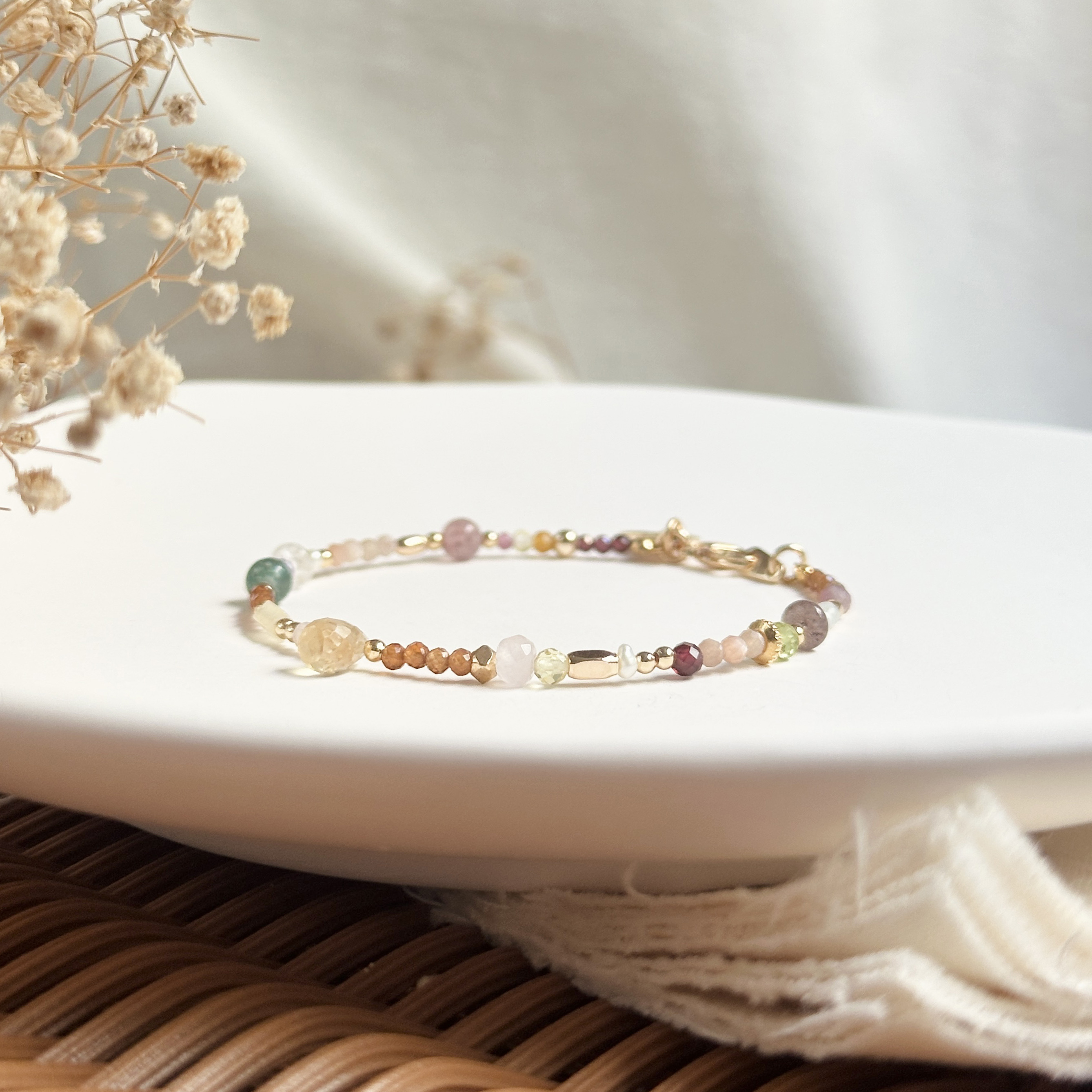 生日花 • 捌月拾捌 • 萬壽菊 – 多寶石 – 手鍊