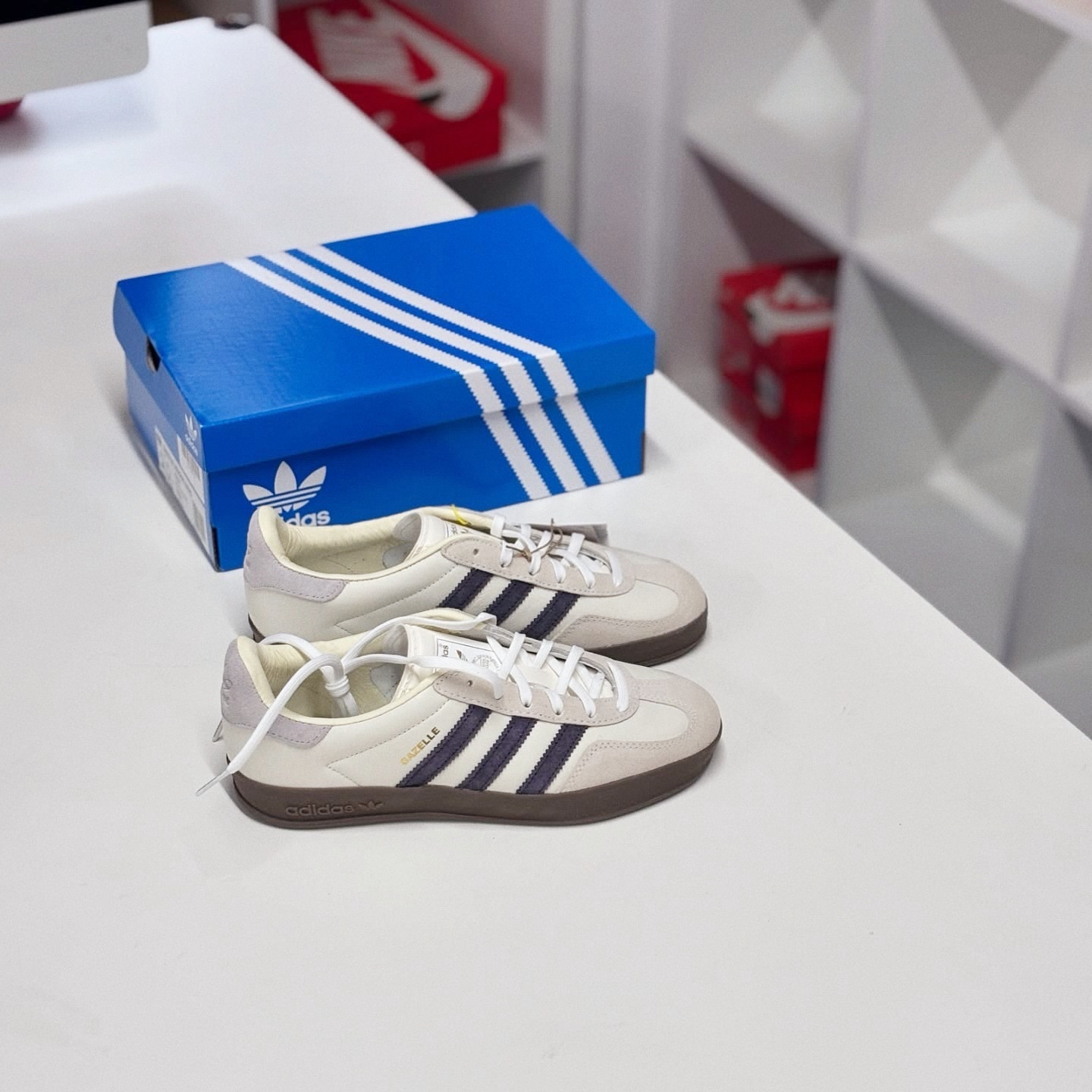 Adidas Originals Gazelle Indoor x Emmi 日本限定 聯名款 燕麥色 灰紫 IH8548