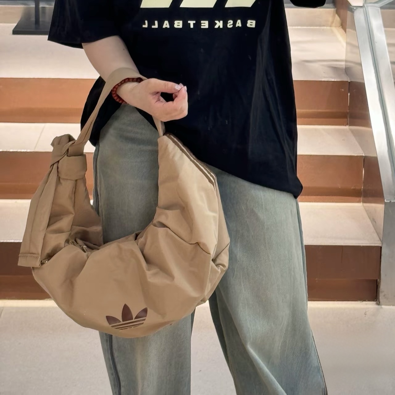 ADIDAS 皺摺 牛角雲朵包 奶茶 卡其  單肩包 手提包 大尺寸 KA9272