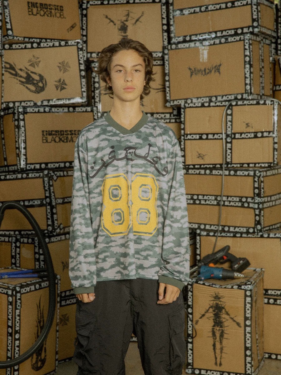 BLACK8MOB 阿拉伯字體Logo 數字印花 迷彩長袖冰球衣