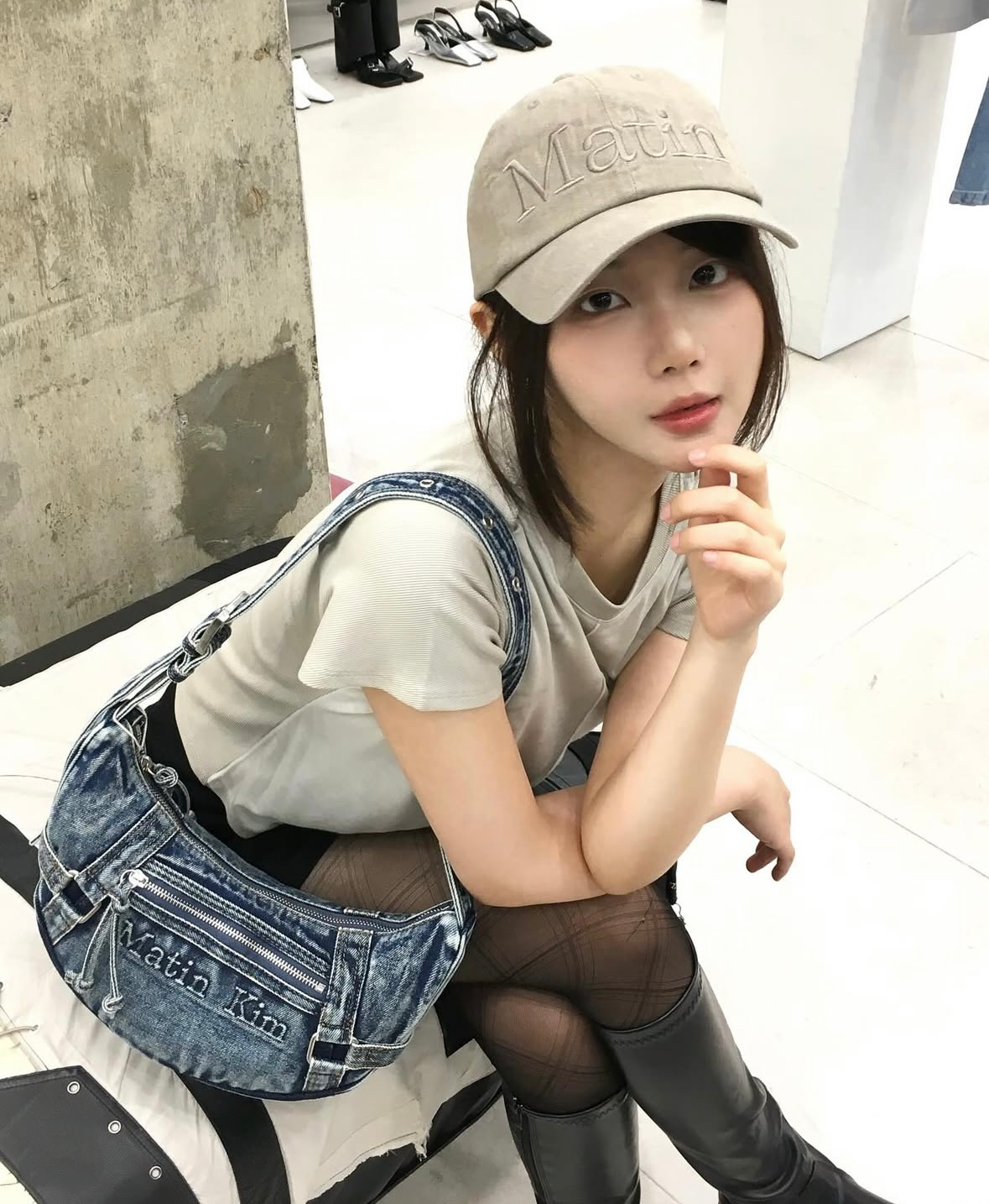 【13/2截單！突發優惠預訂】MATIN KIM MATIN WASHED DENIM MINI HOBO BAG