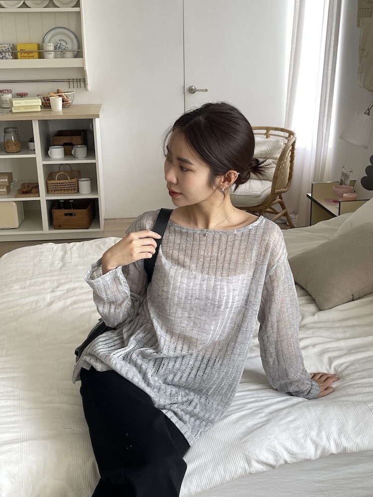 坑紋長版透膚側開叉上衣