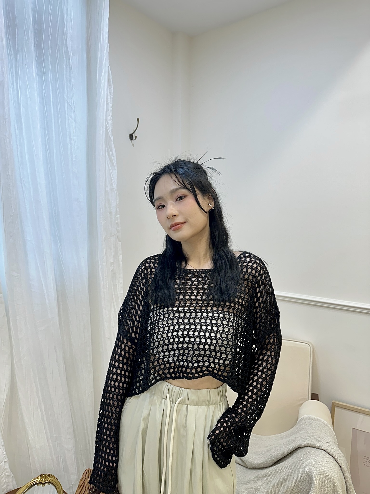 鬆餅格短版洞洞上衣