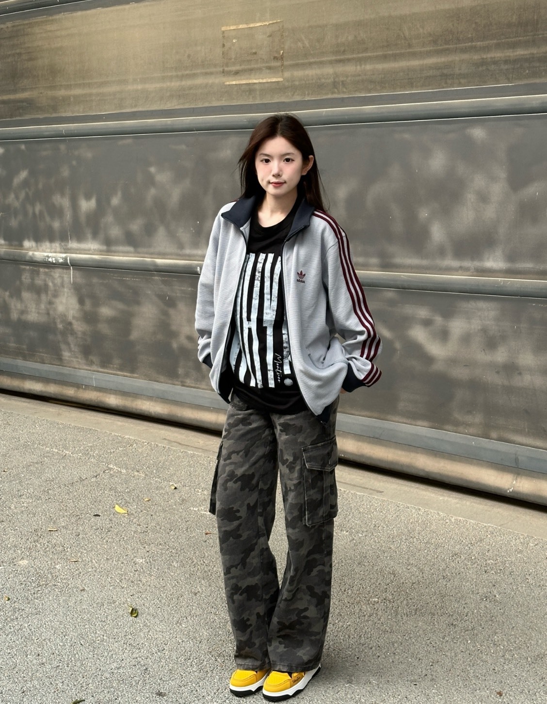 adidas 三葉草 銀灰運動條紋外套