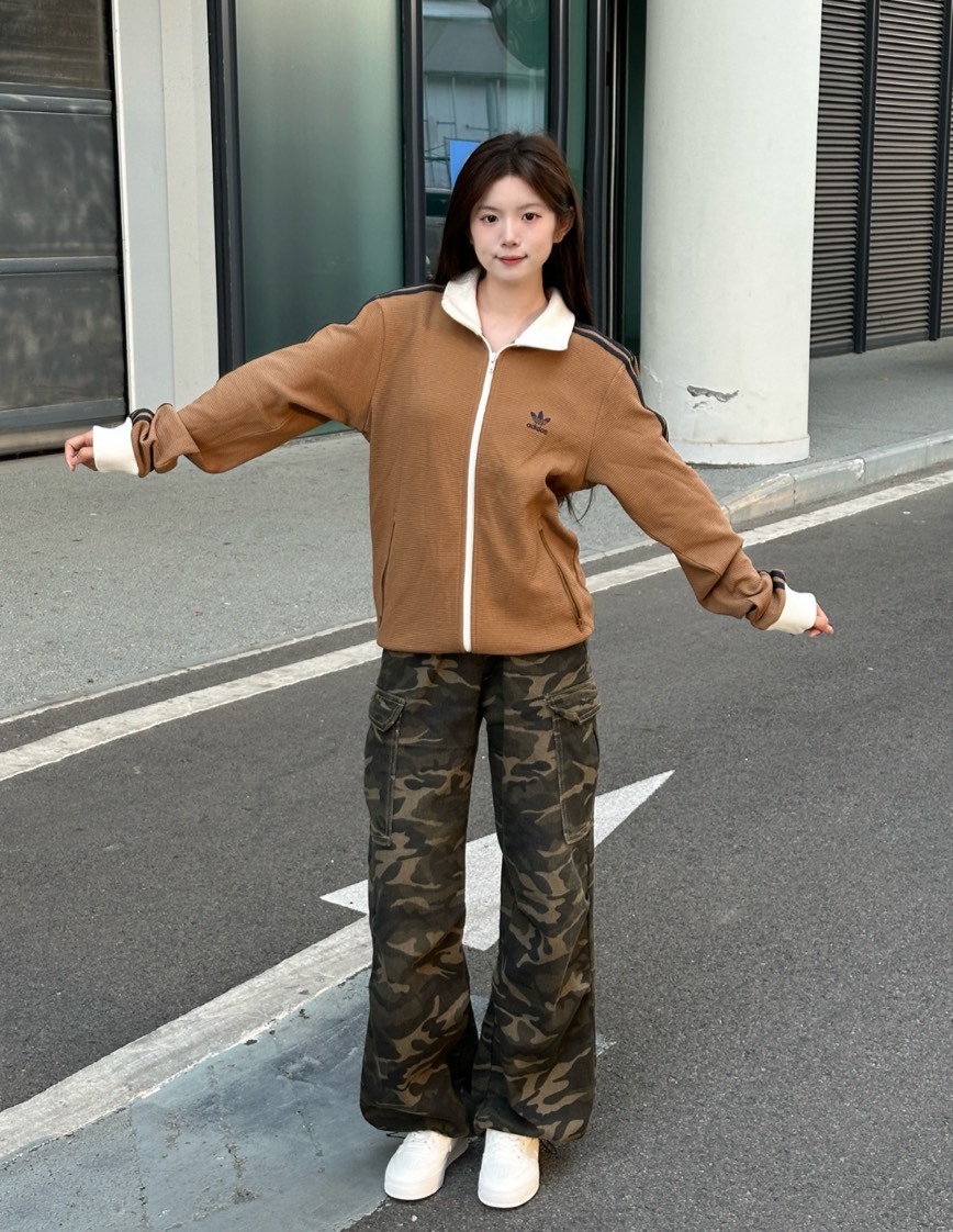 adidas 三葉草 沙漠棕運動條紋外套