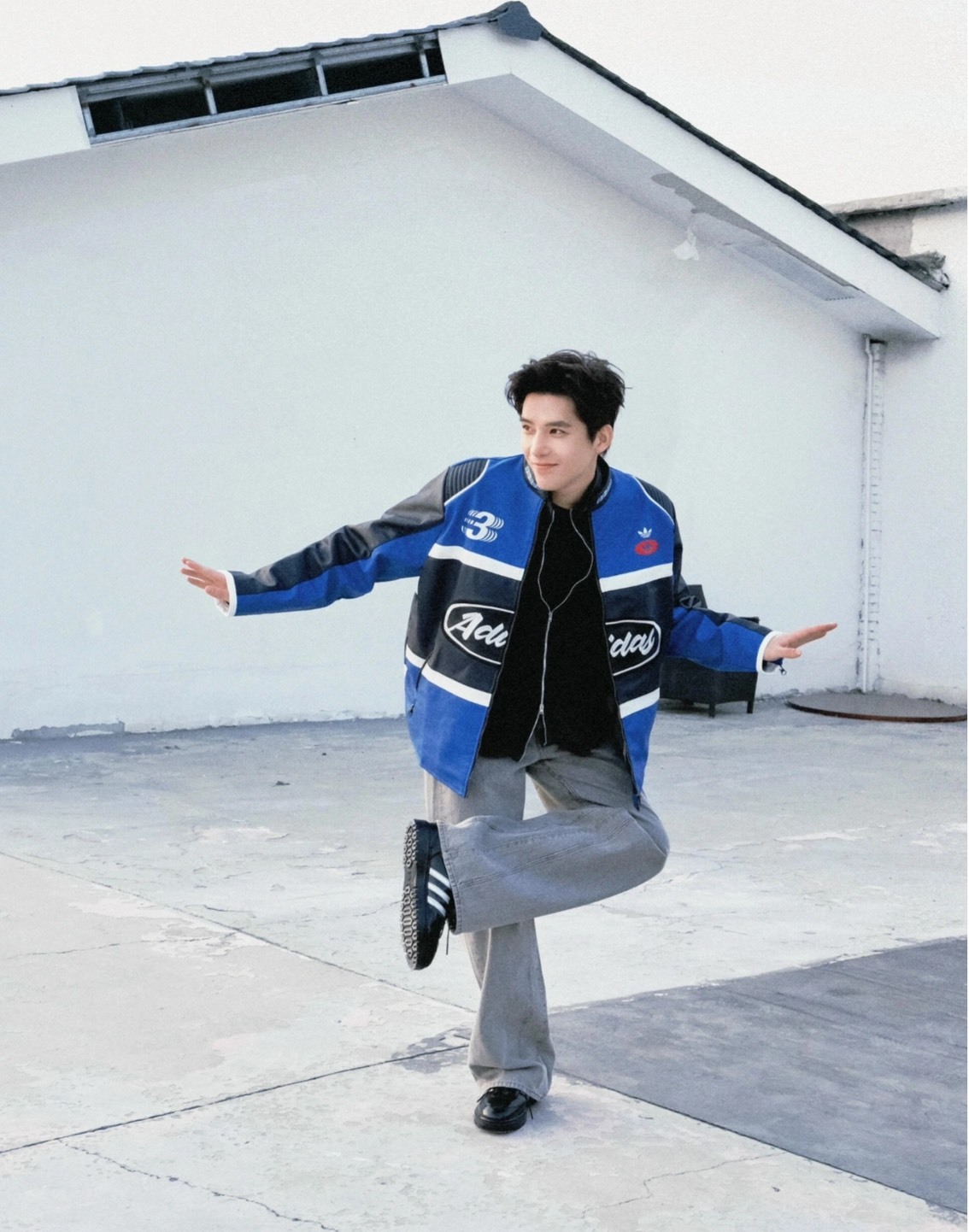 adidas 三葉草 藍黑運動休閒外套