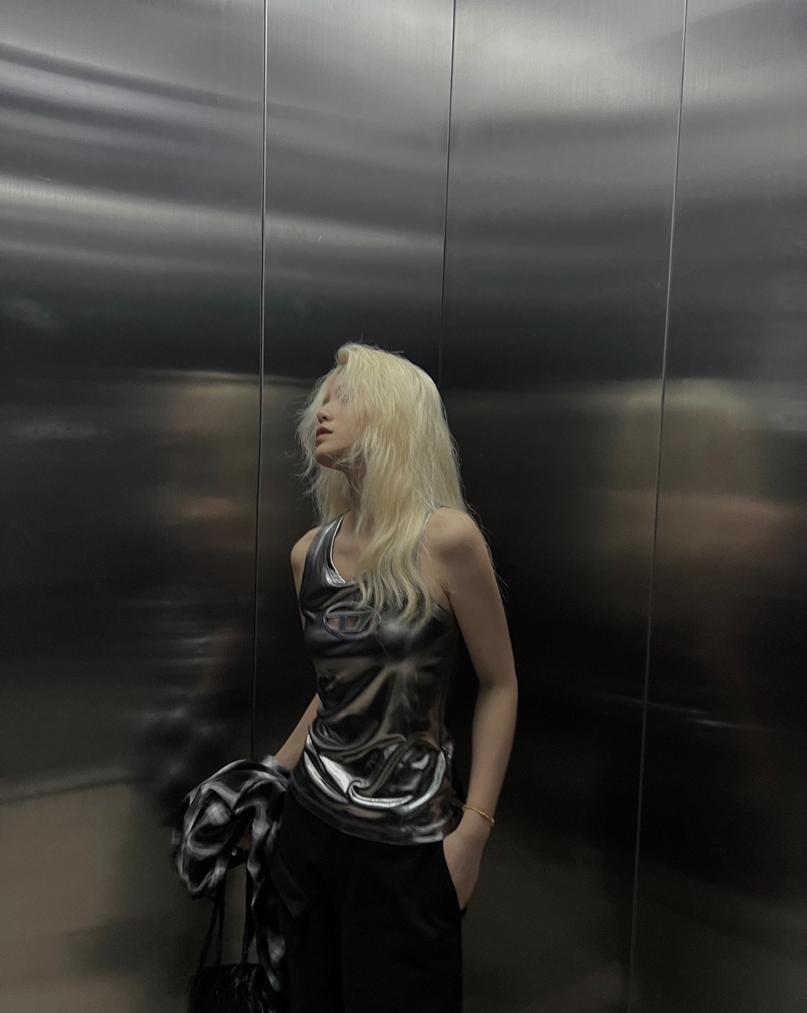 DIESEL OVAL D 銀色緊身無袖背心