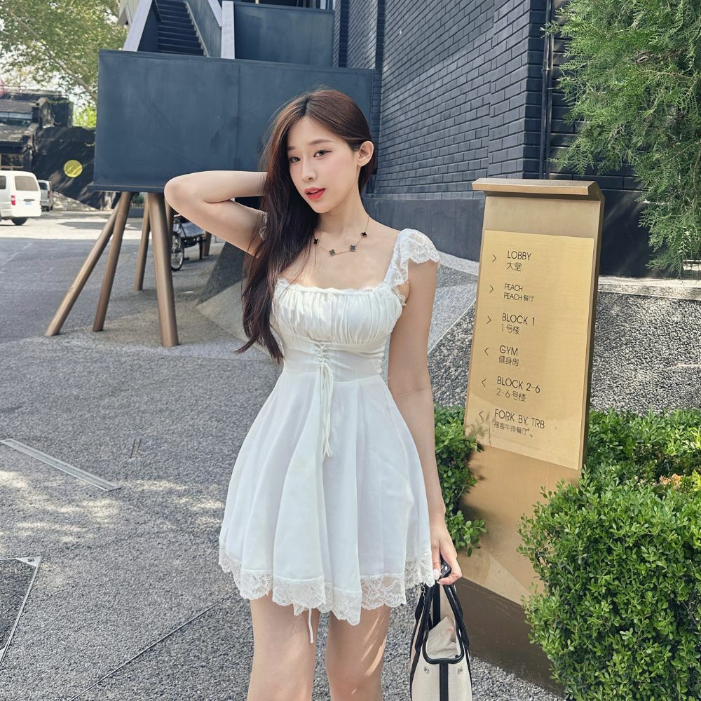 【浪漫推薦】蕾絲方領純欲洋裝 約會蕾絲裙 (現+預)