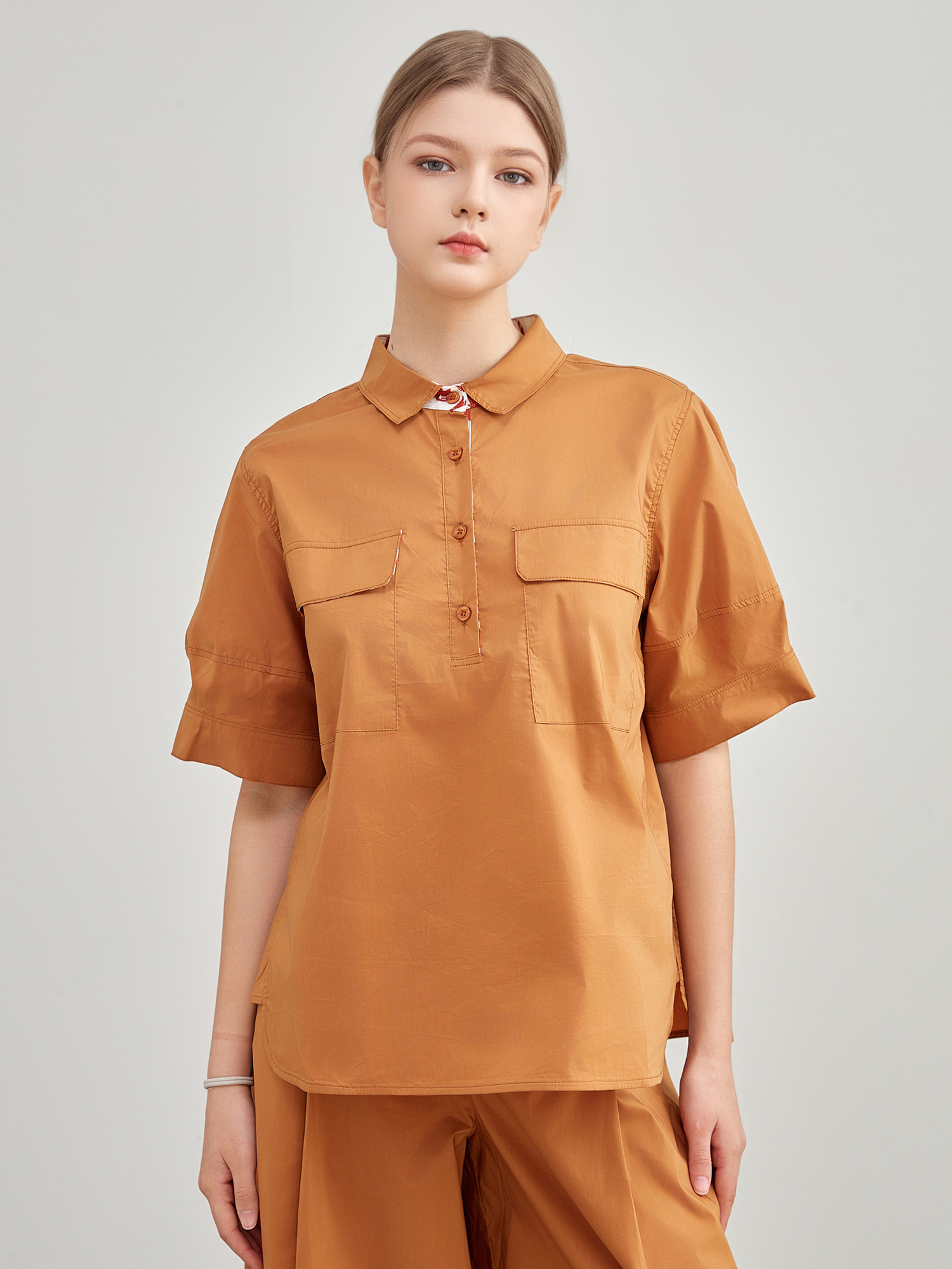 mi-tu 領口印花短袖恤衫