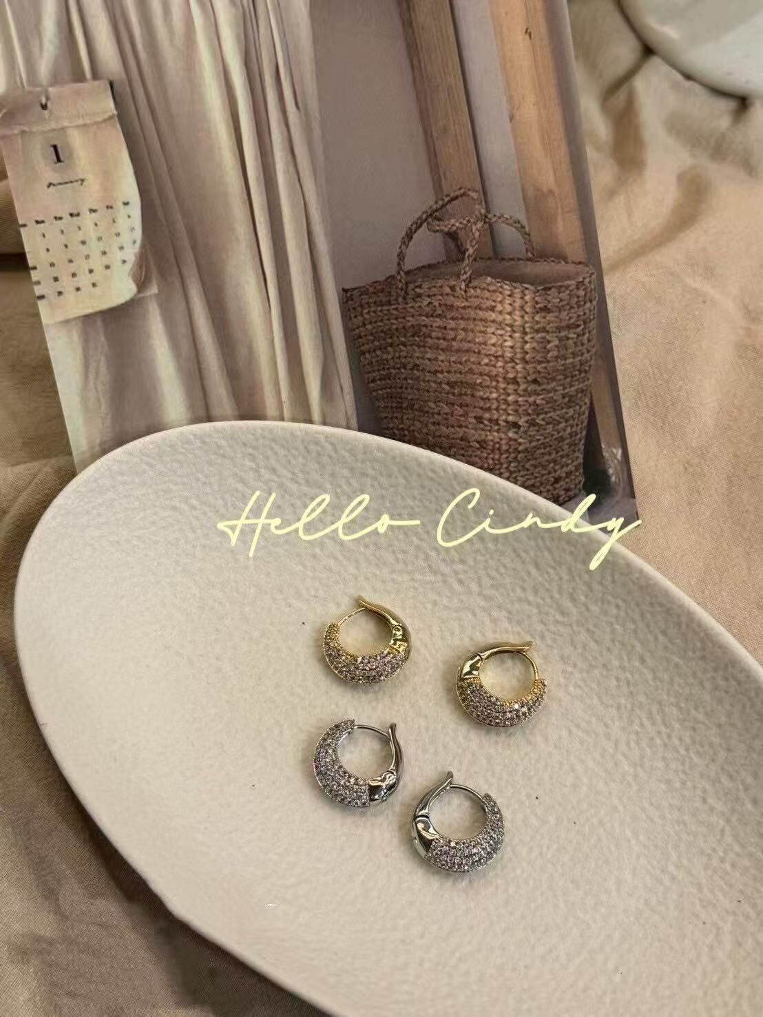 N04052 現貨-正韓金銀兩色寬半圓水鑽耳環（耳針）