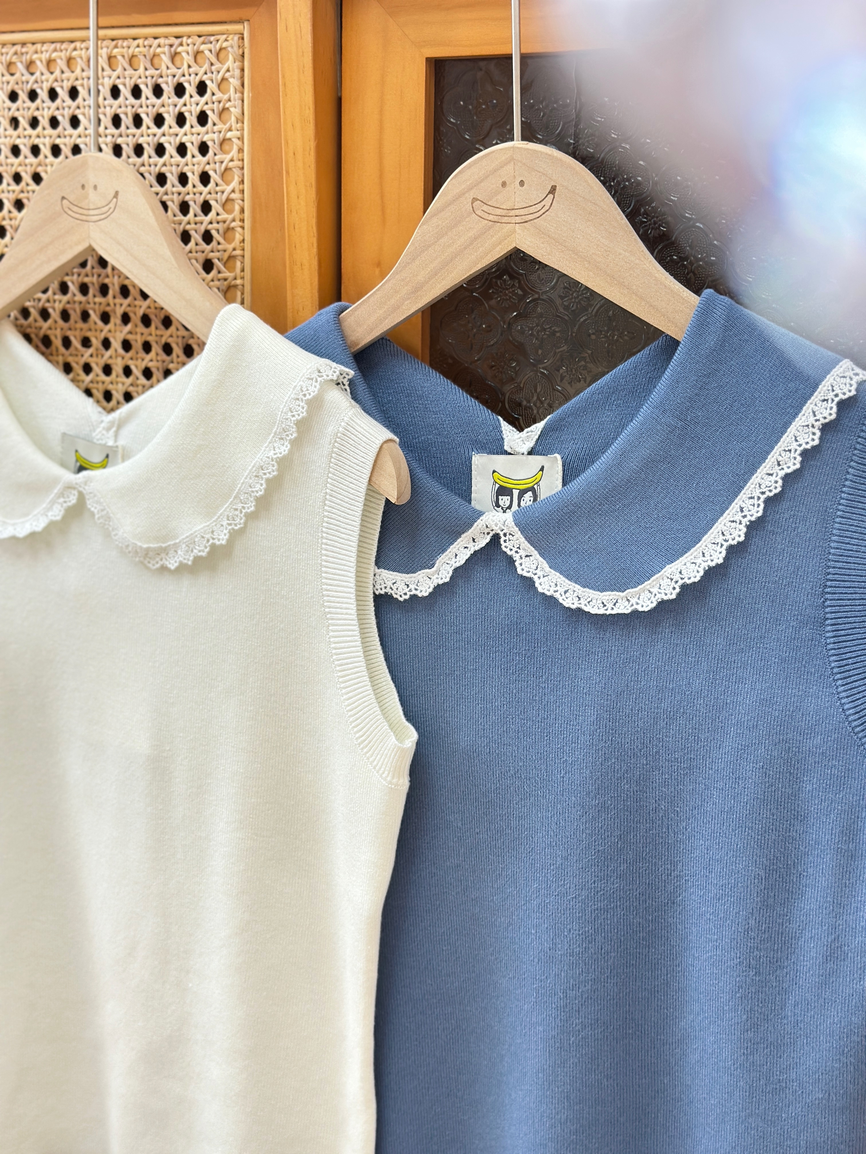 兩色 / 蕾絲翻領針織背心 / Lace Collar Detail Knit Vest