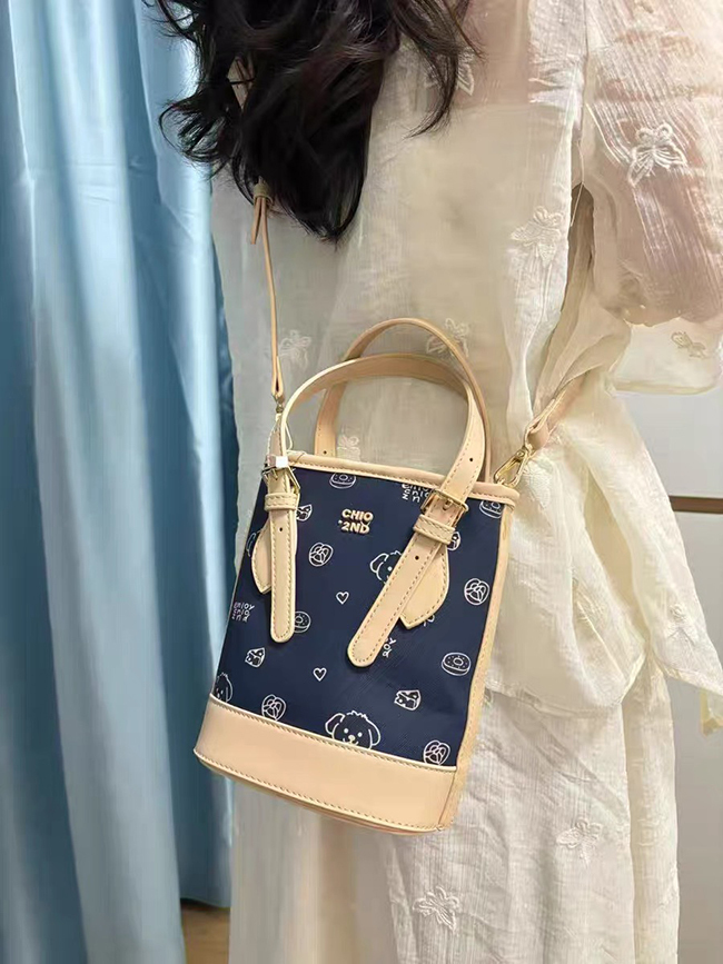 小狗出遊玩輕巧精品感小包-現貨