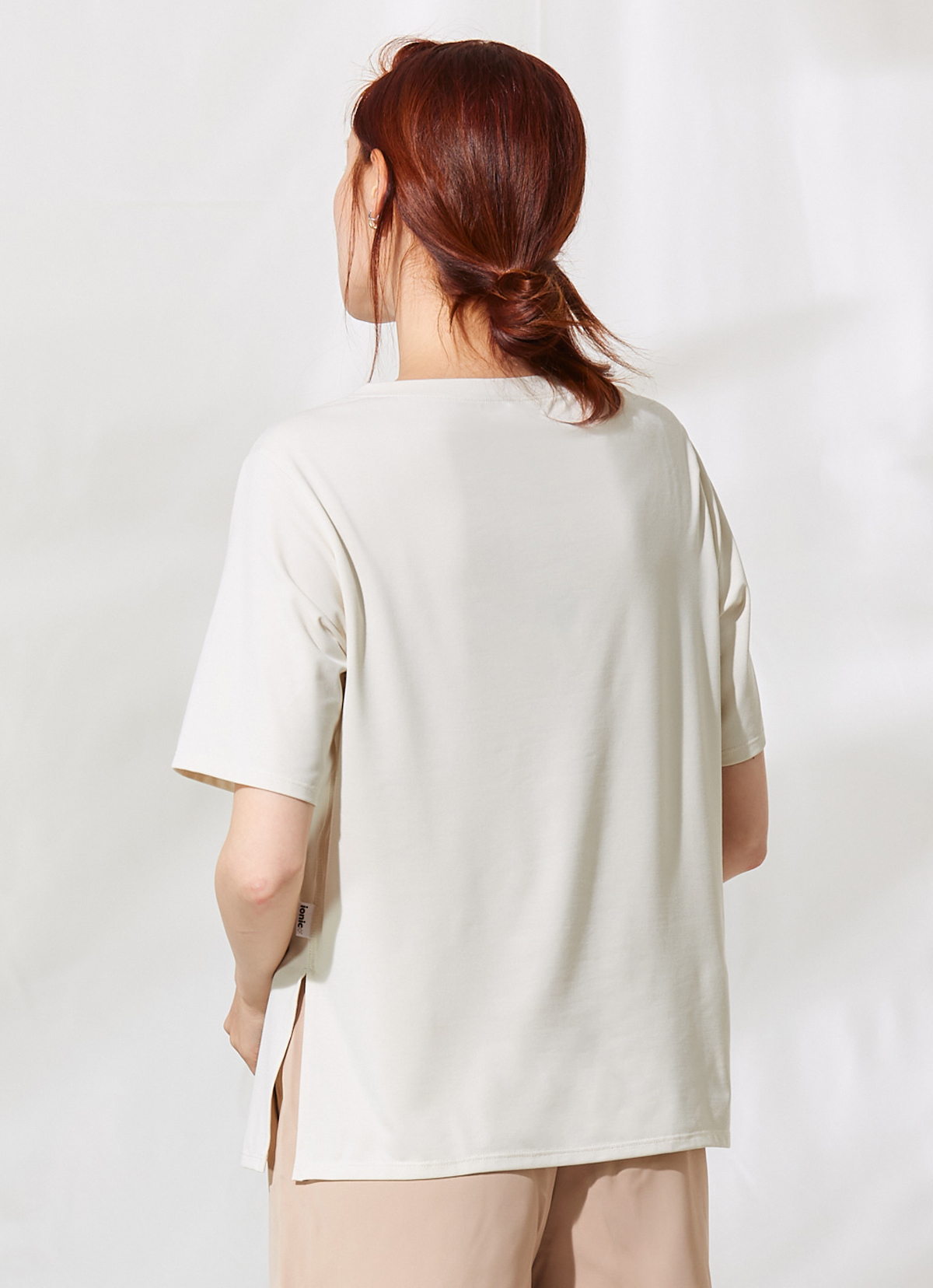 【Ionic+Pro】美國銀纖維芬香水光女上衣-2564WT-淺米白