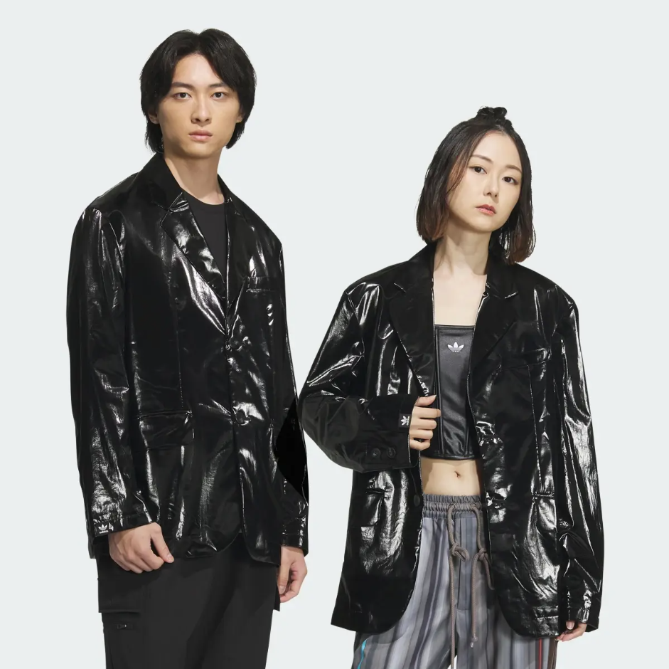 【 adidas x SFTM BLAZER 聯名款亮面西裝外套 - 黑 】