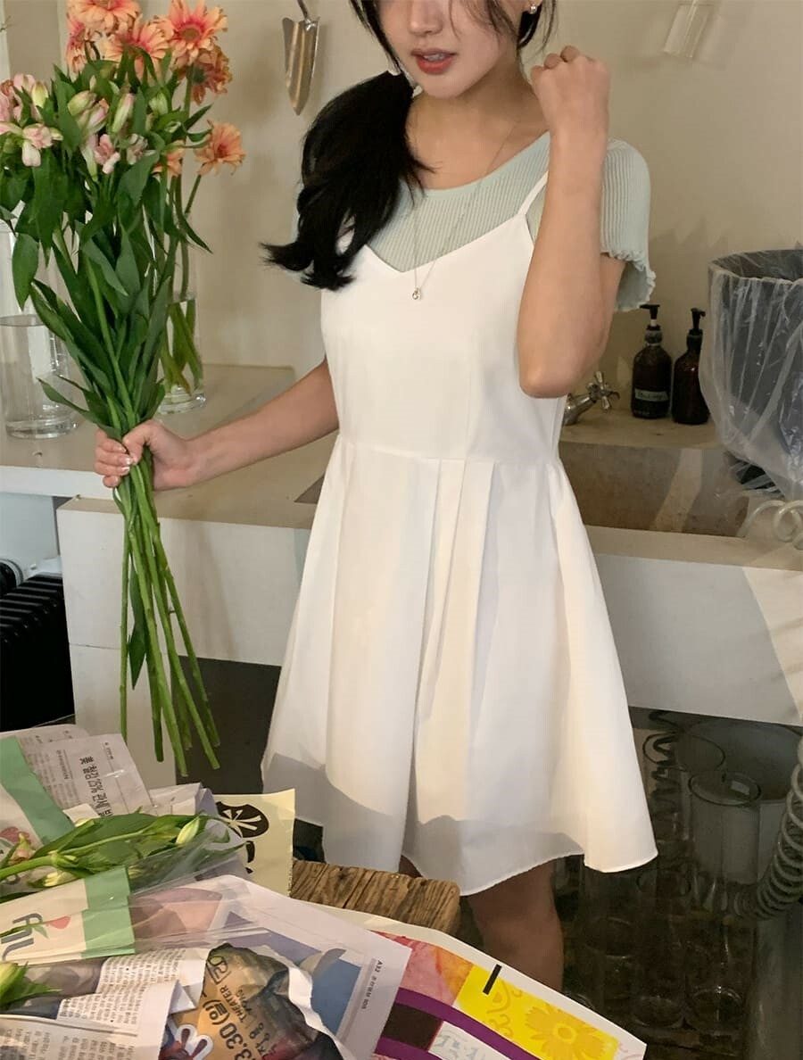 韓國Cherrykoko授權 輕盈極簡V領摺皺短版洋裝